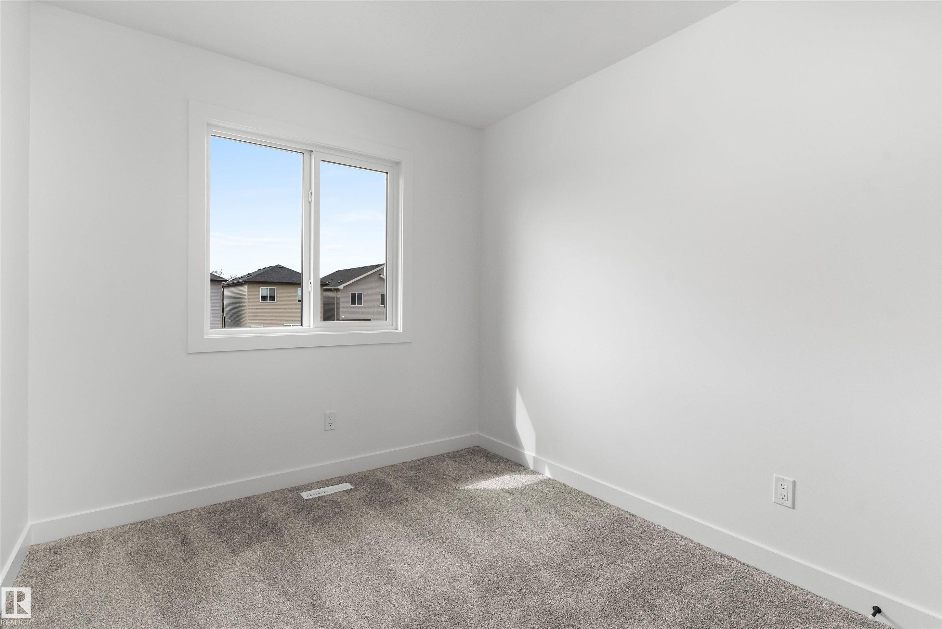 6261 175A Avenue, Edmonton, AB - Indoor Photo Showing Other Room