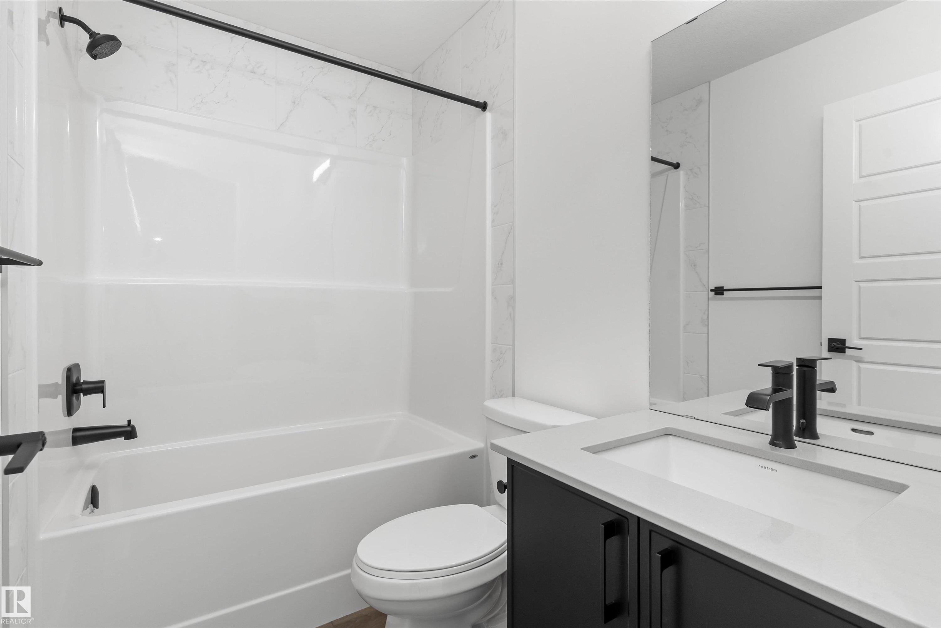 6261 175A Avenue, Edmonton, AB - Indoor Photo Showing Bathroom