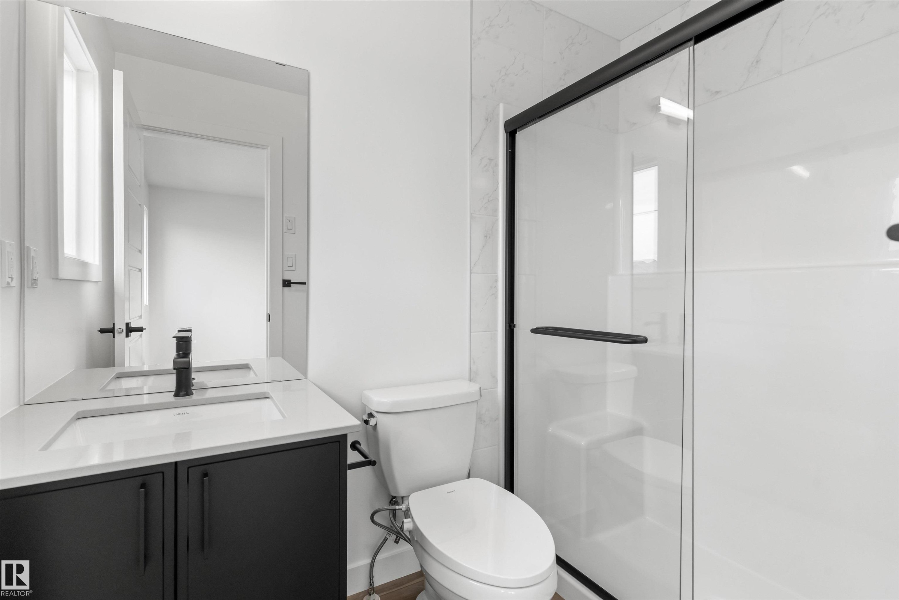 6261 175A Avenue, Edmonton, AB - Indoor Photo Showing Bathroom