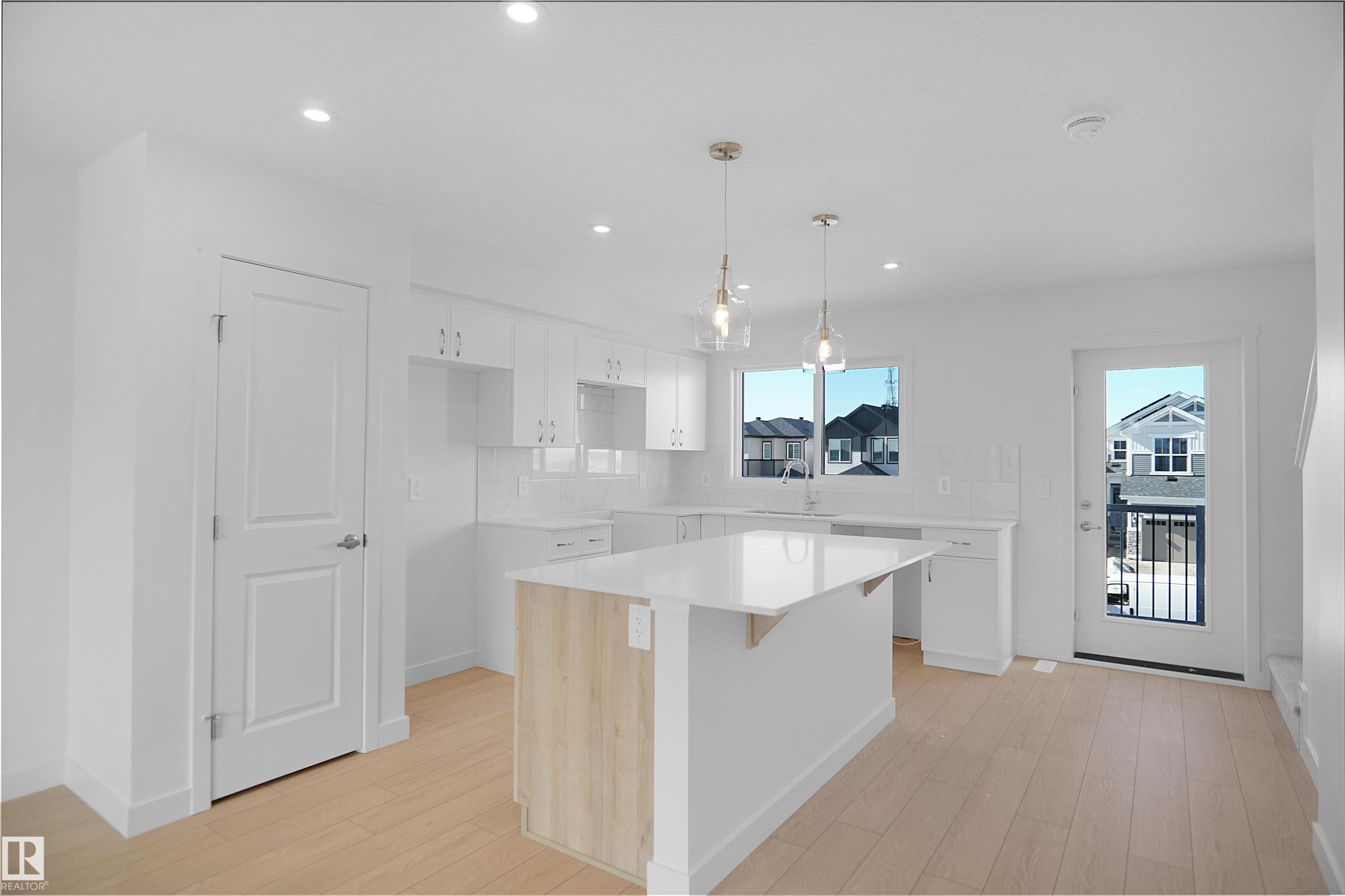 107 Nerine Crescent, St. Albert, AB - Indoor Photo Showing Kitchen With Upgraded Kitchen