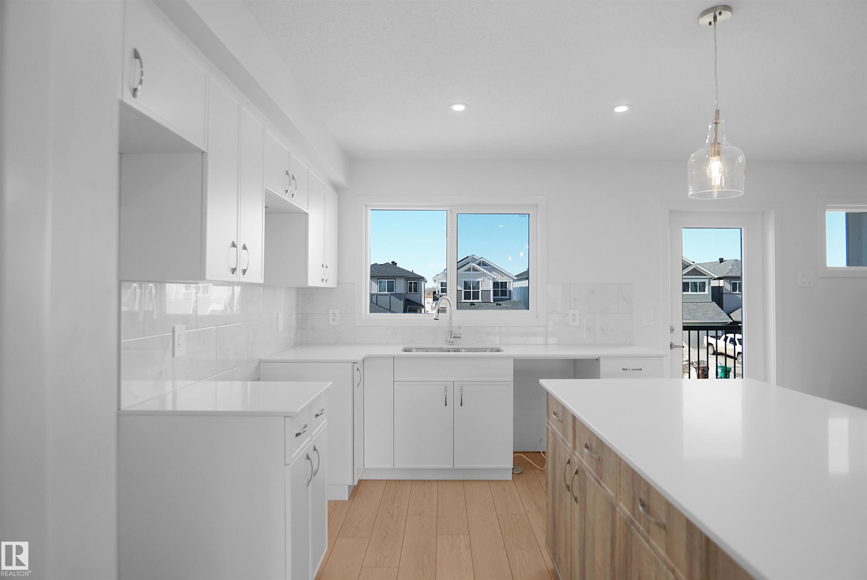 107 Nerine Crescent, St. Albert, AB - Indoor Photo Showing Kitchen