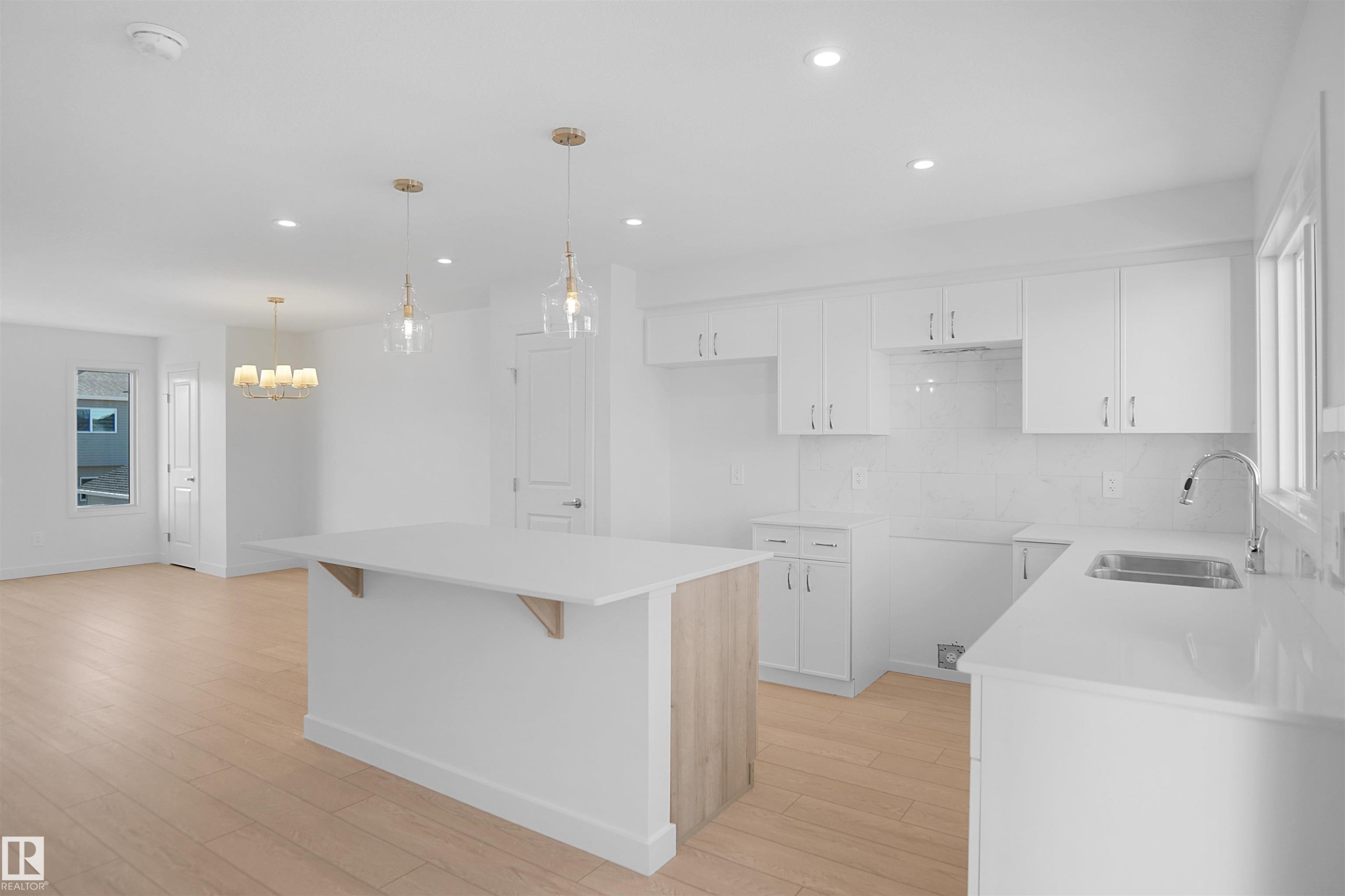 107 Nerine Crescent, St. Albert, AB - Indoor Photo Showing Kitchen With Double Sink With Upgraded Kitchen