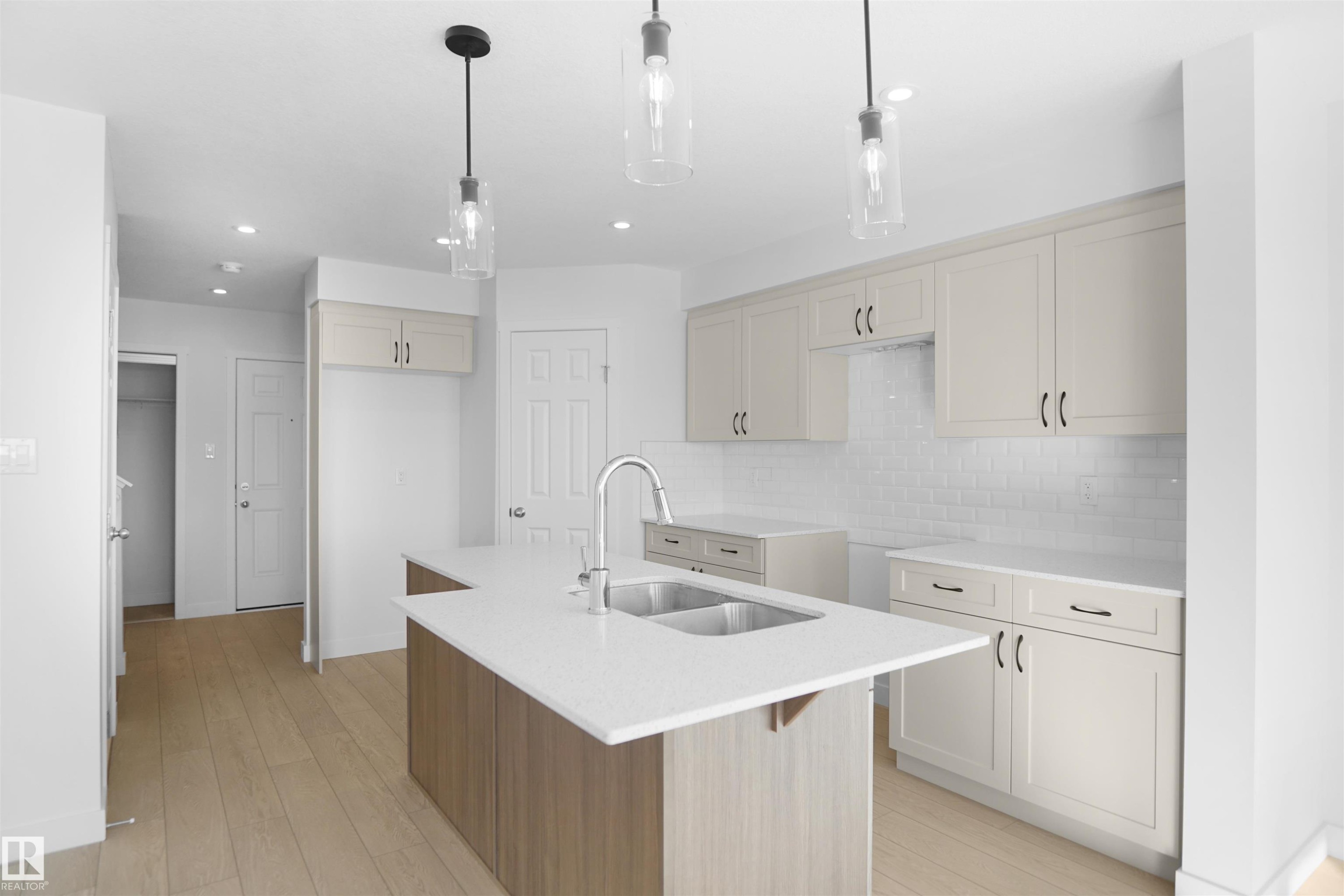 8897 Carson Way, Edmonton, AB - Indoor Photo Showing Kitchen With Double Sink With Upgraded Kitchen