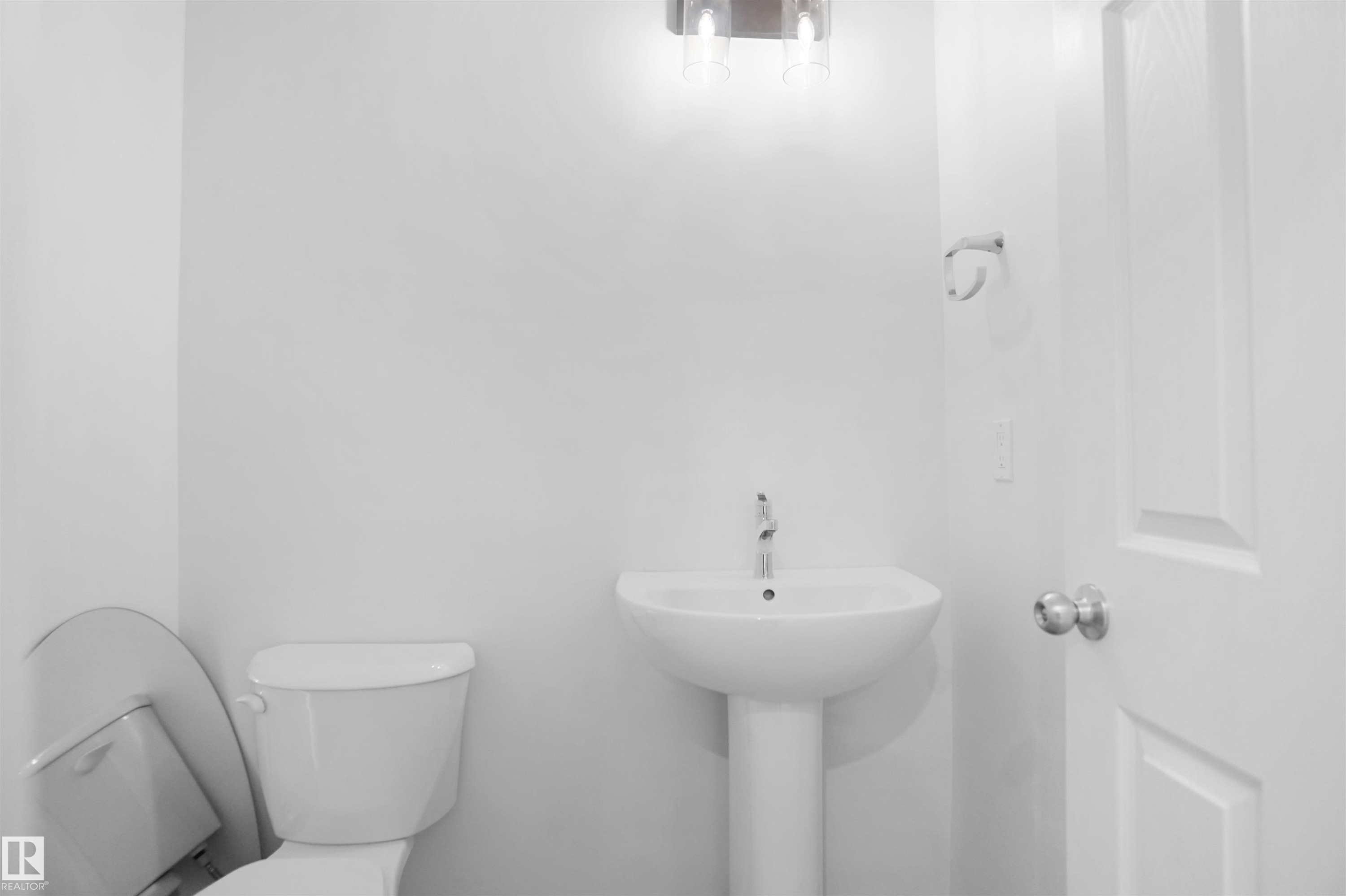 8897 Carson Way, Edmonton, AB - Indoor Photo Showing Bathroom