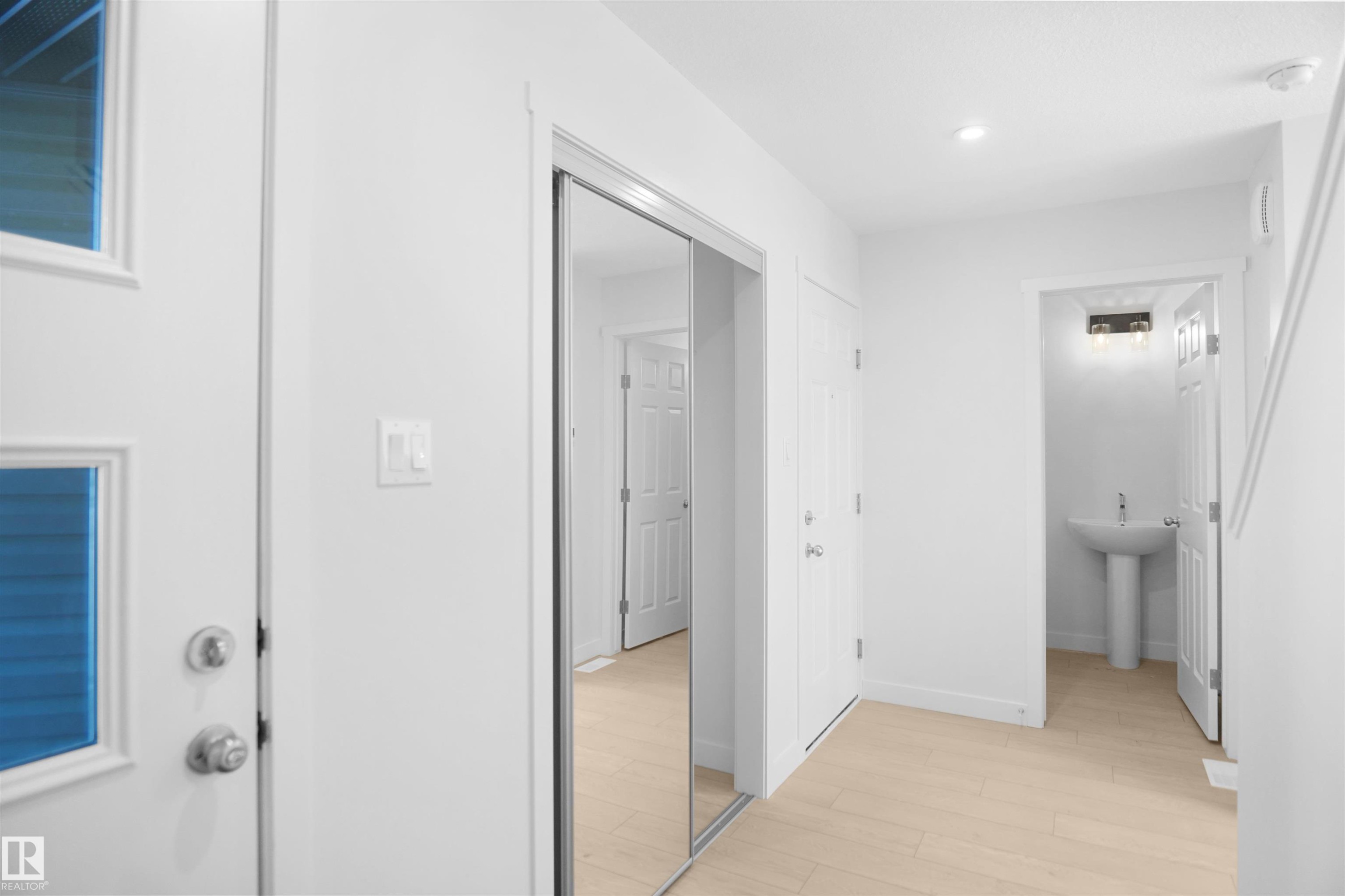 8897 Carson Way, Edmonton, AB - Indoor Photo Showing Other Room