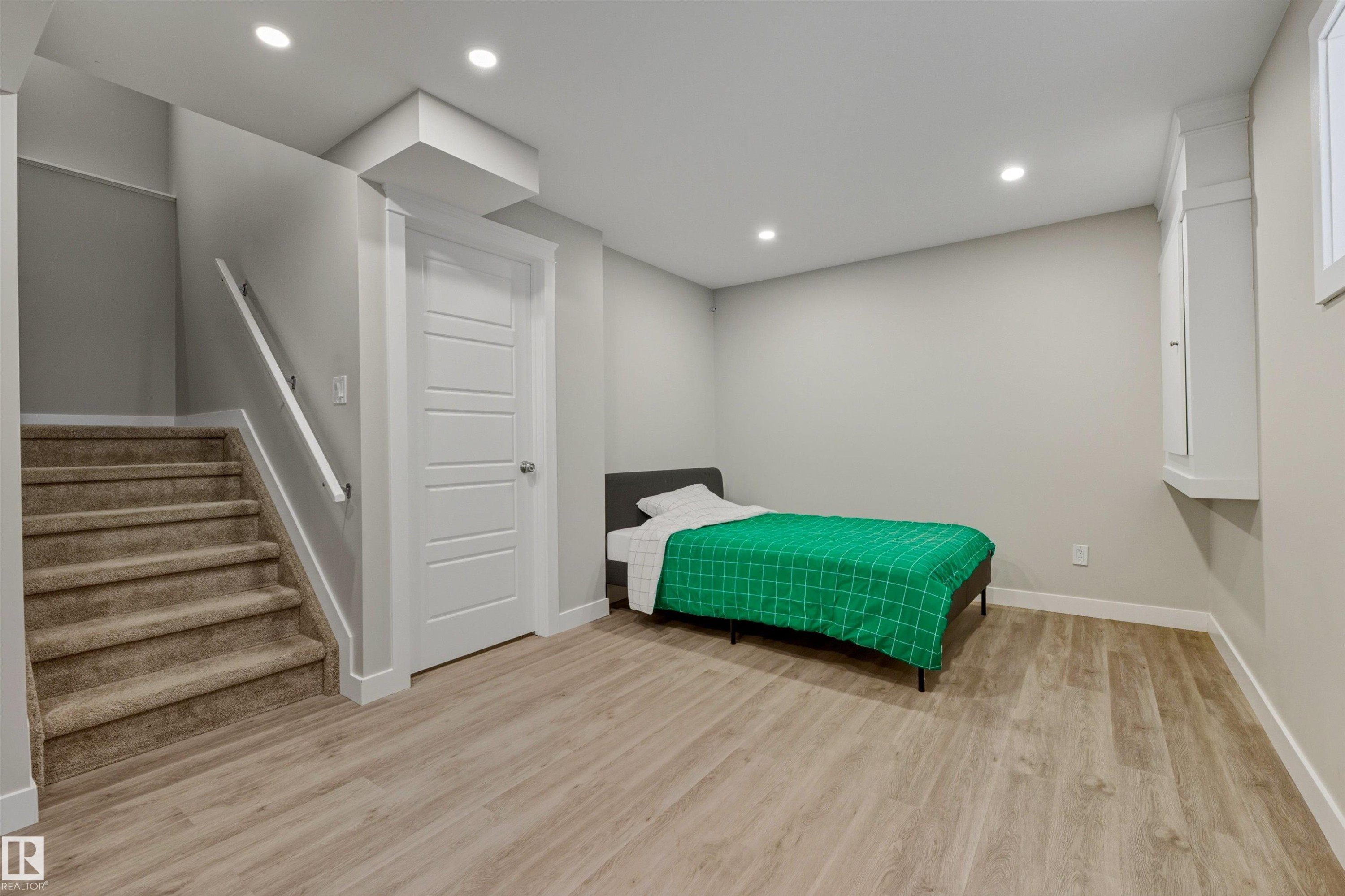 1253 163 Street, Edmonton, AB - Indoor