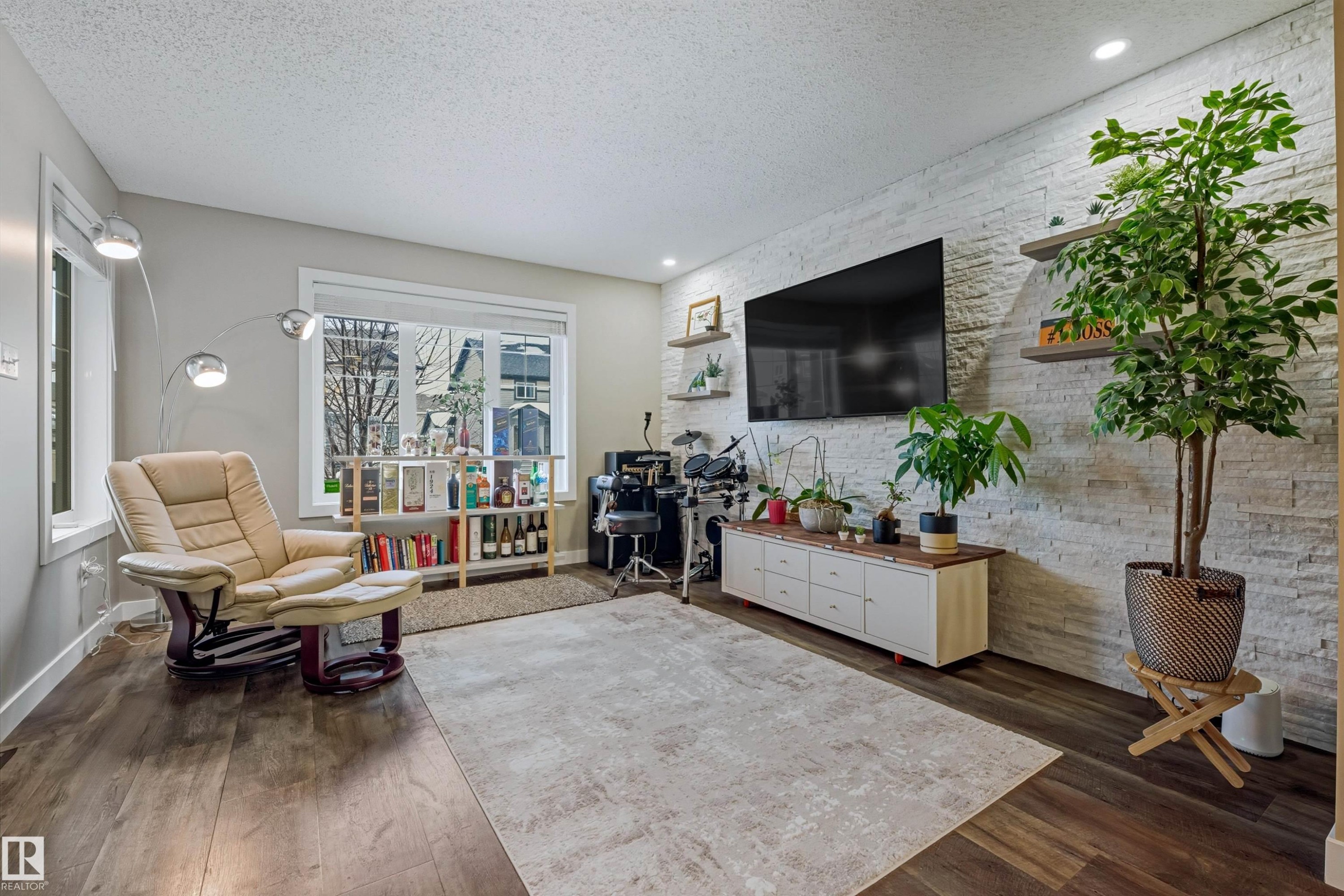 1253 163 Street, Edmonton, AB - Indoor Photo Showing Living Room