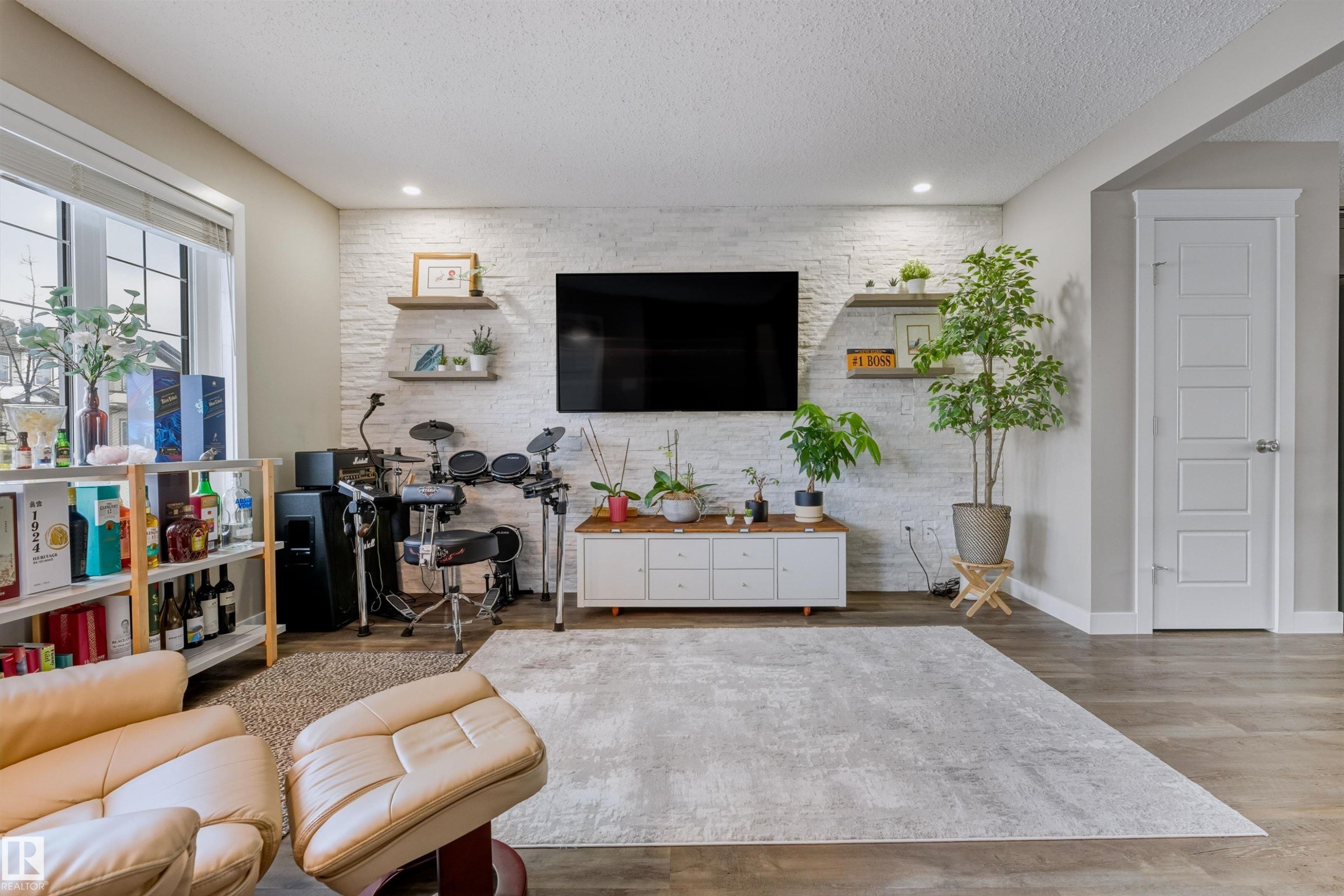 1253 163 Street, Edmonton, AB - Indoor Photo Showing Living Room