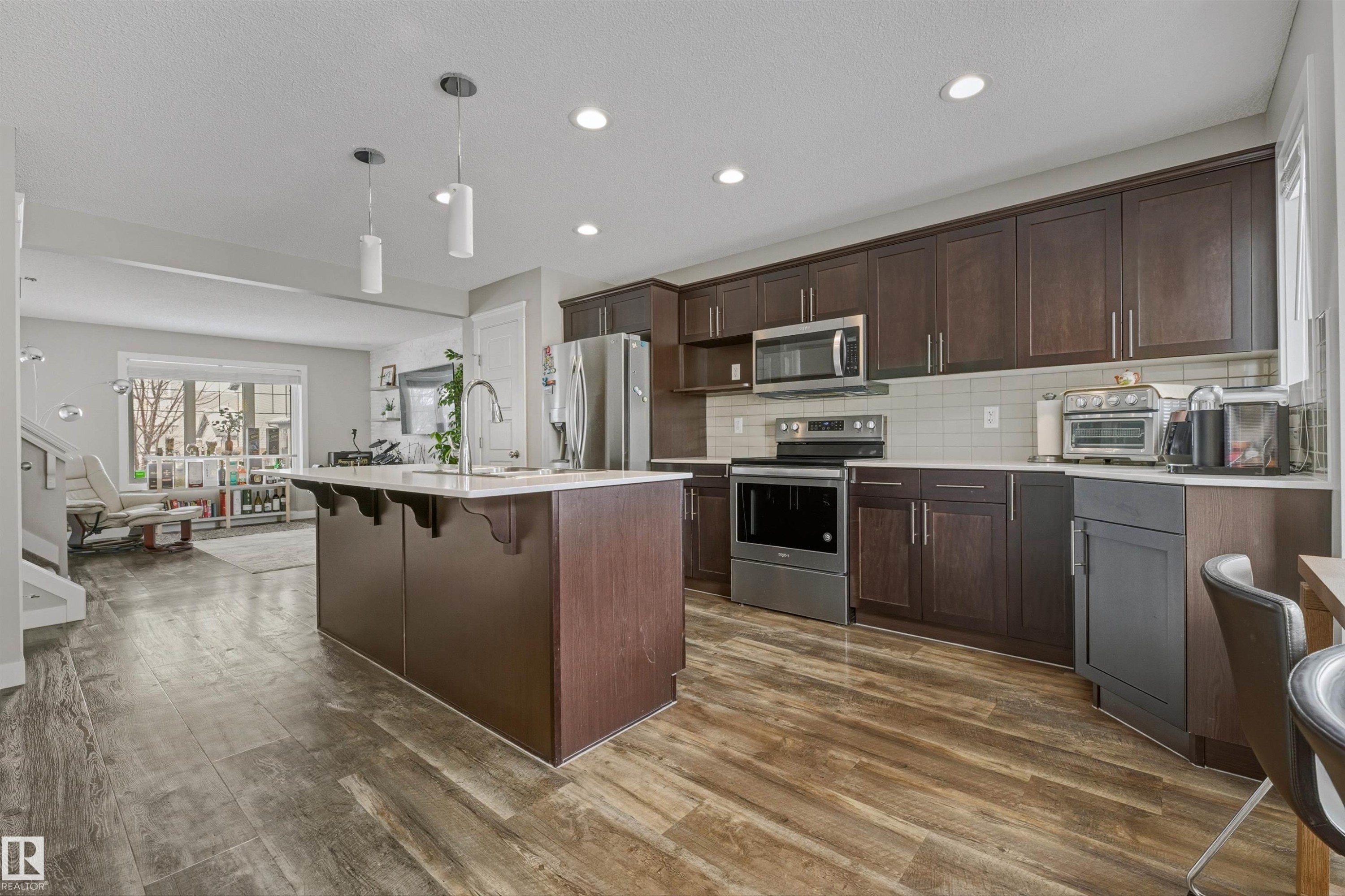1253 163 Street, Edmonton, AB - Indoor Photo Showing Kitchen With Upgraded Kitchen