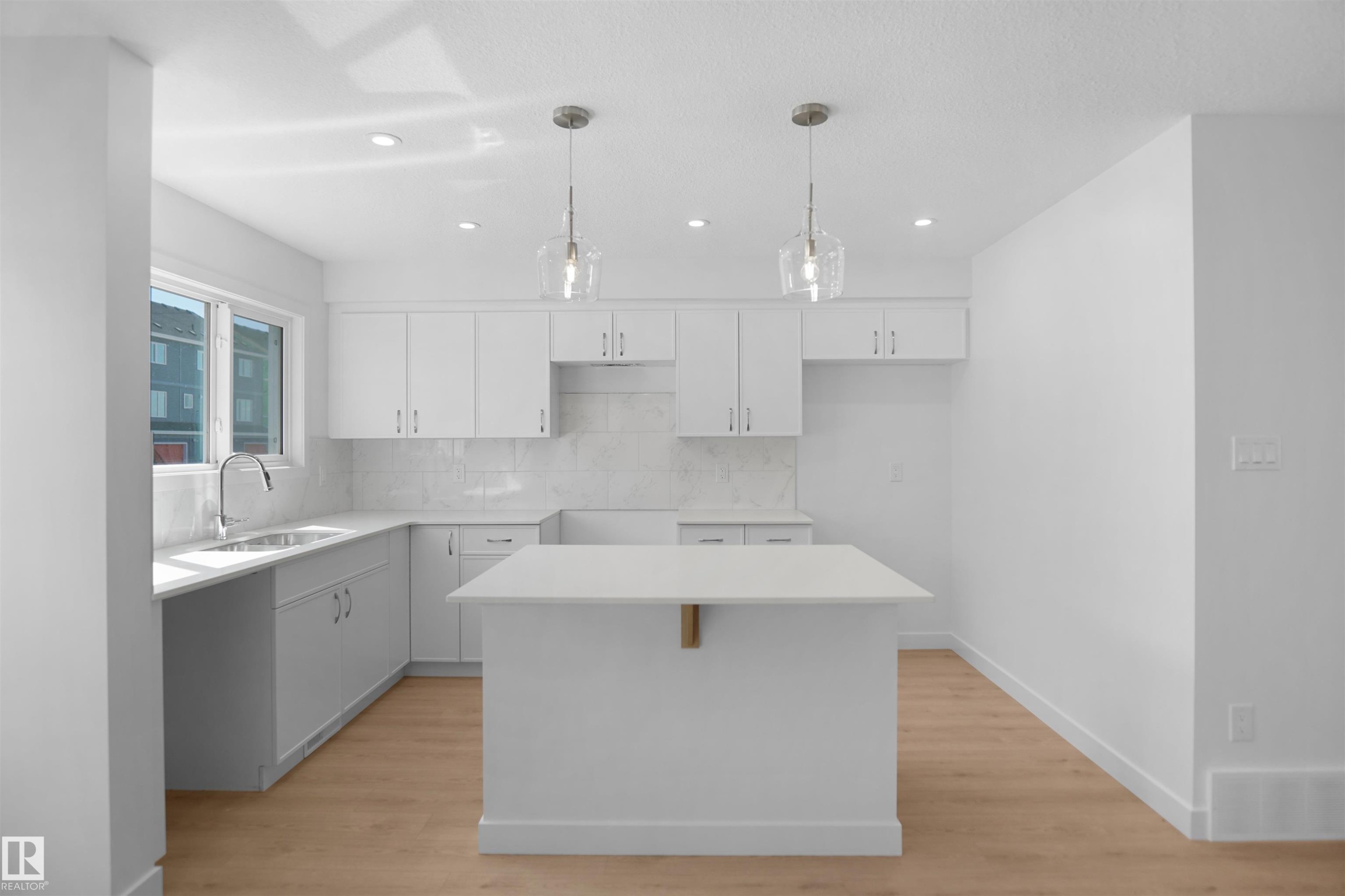 19451 22 Avenue, Edmonton, AB - Indoor Photo Showing Kitchen With Upgraded Kitchen