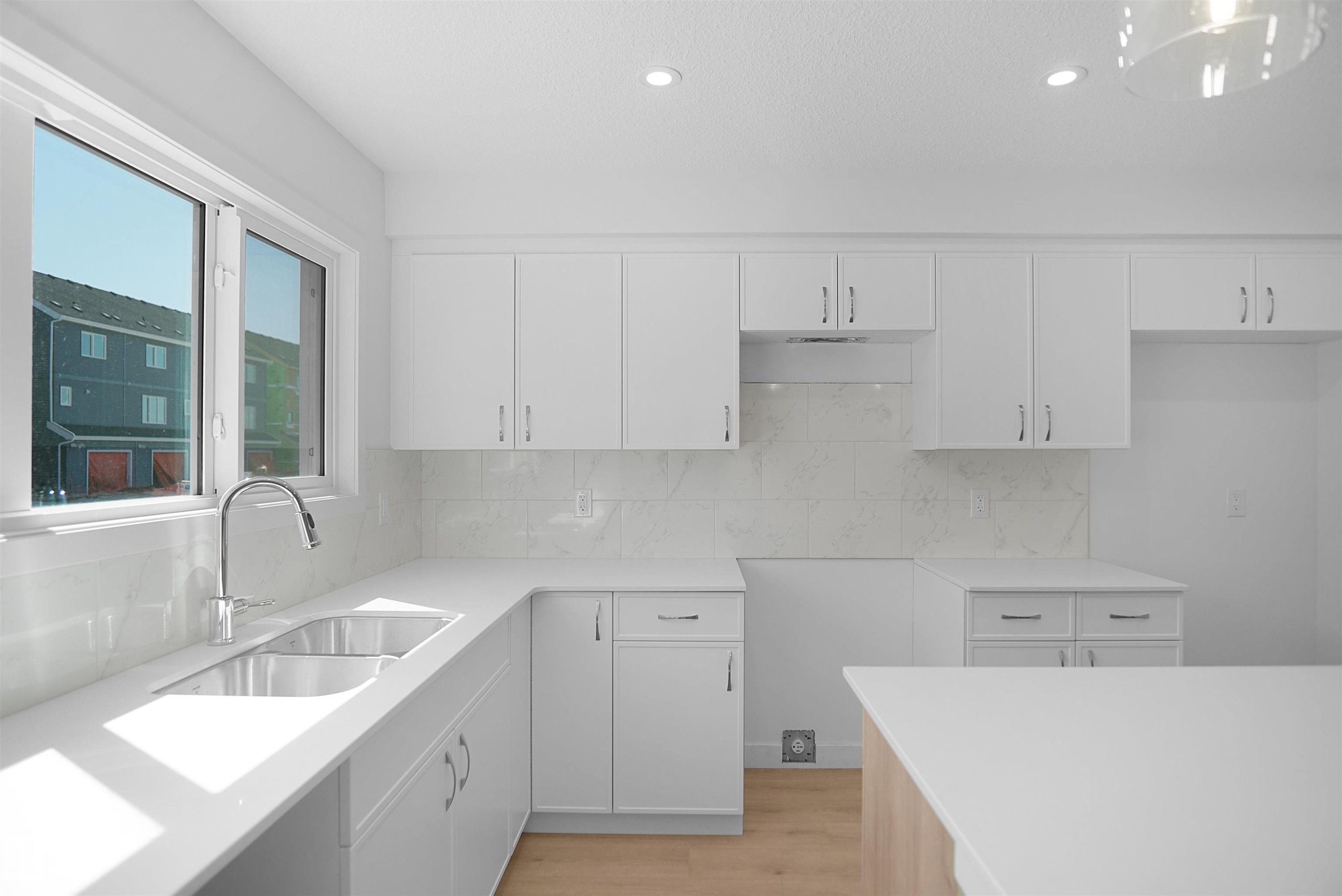 19451 22 Avenue, Edmonton, AB - Indoor Photo Showing Kitchen With Double Sink