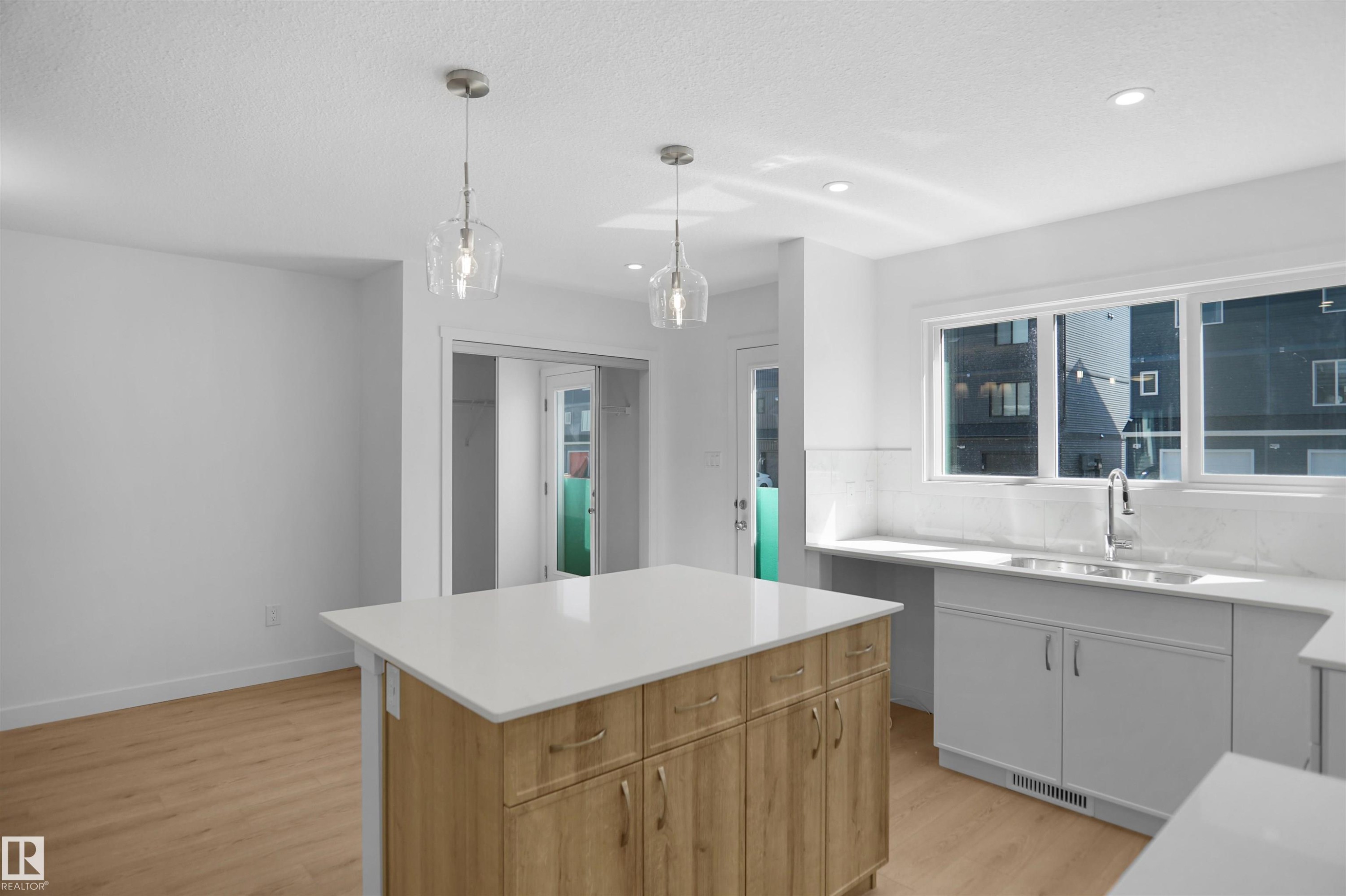 19451 22 Avenue, Edmonton, AB - Indoor Photo Showing Kitchen