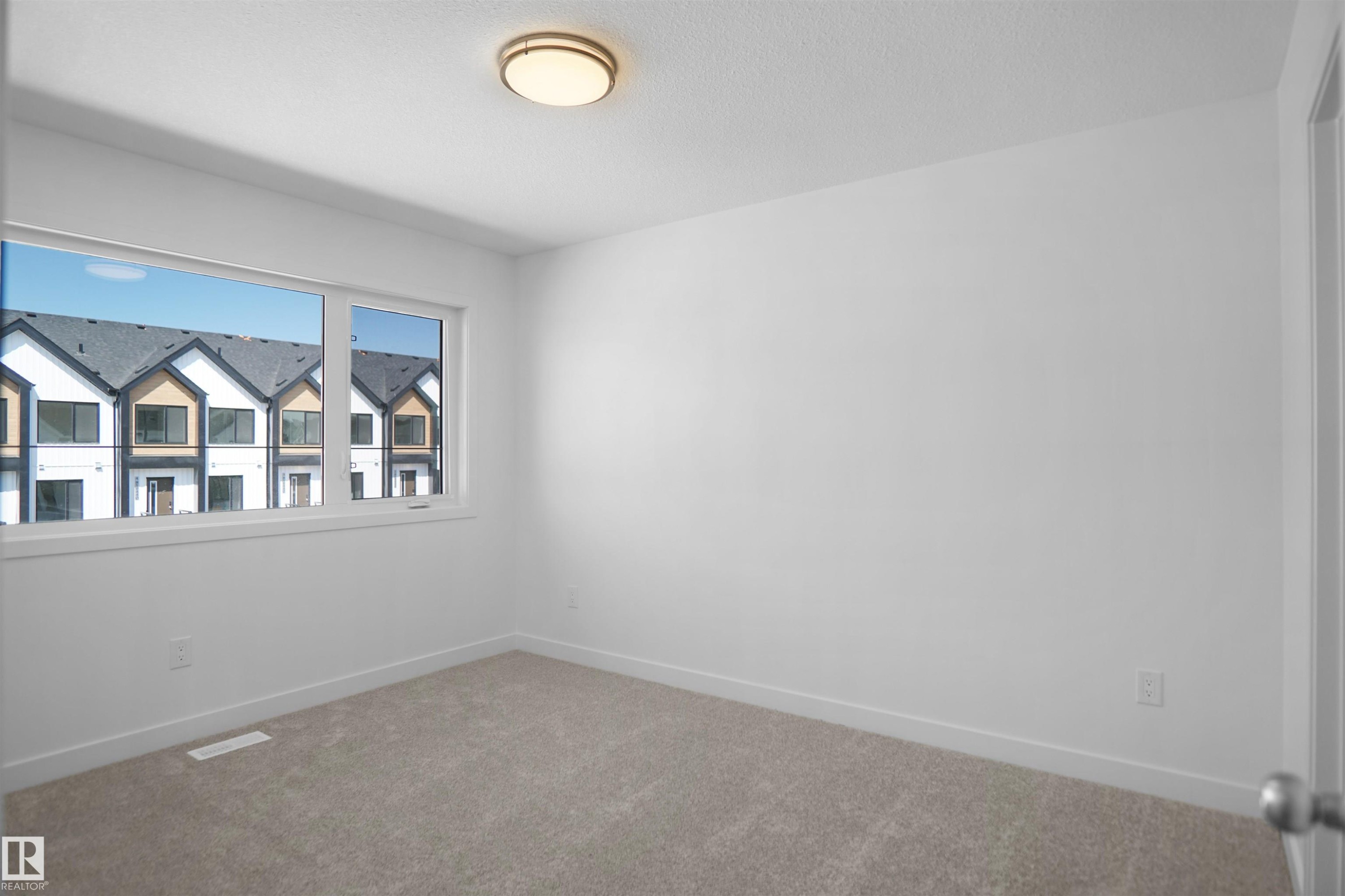 19451 22 Avenue, Edmonton, AB - Indoor Photo Showing Other Room