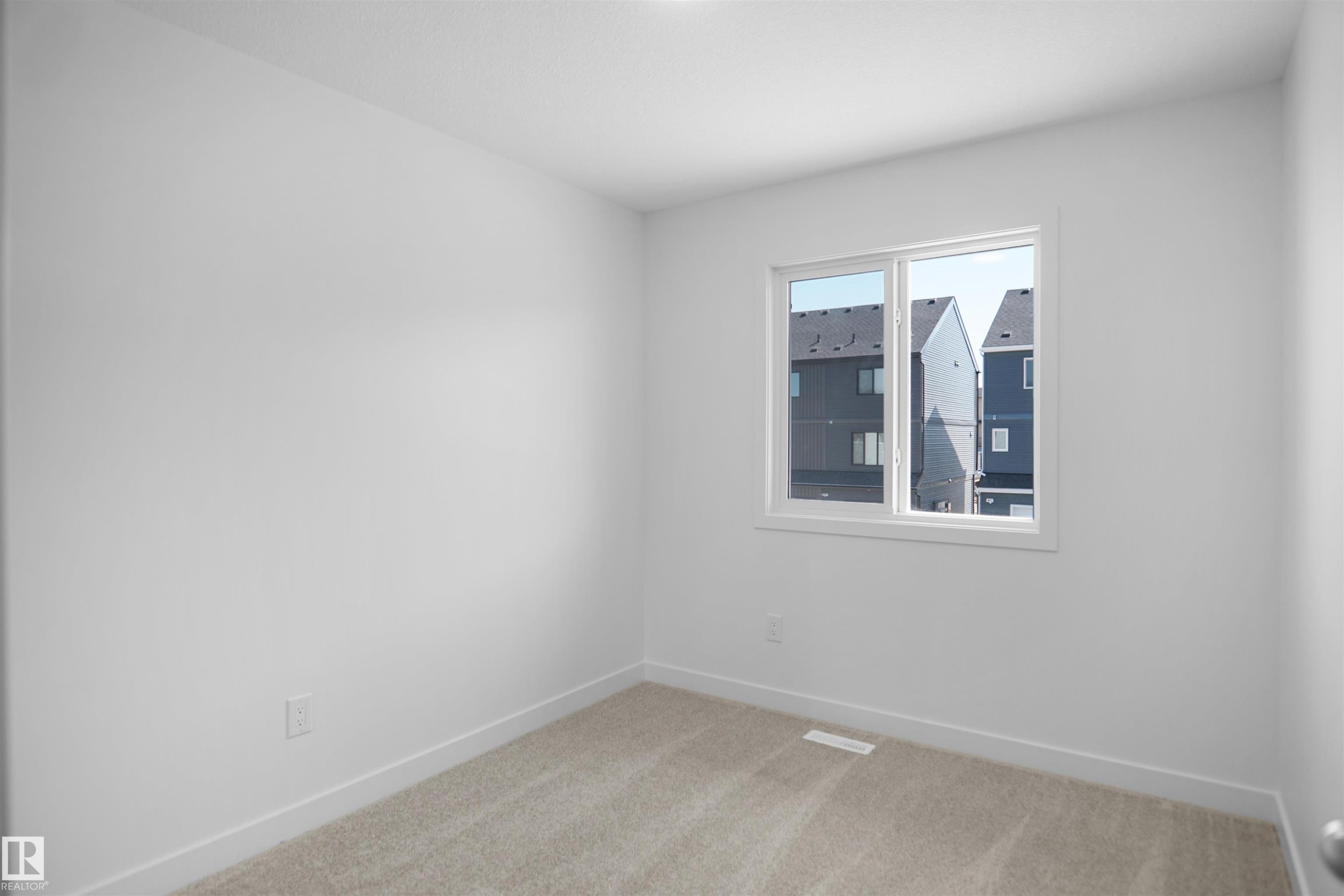 19451 22 Avenue, Edmonton, AB - Indoor Photo Showing Other Room