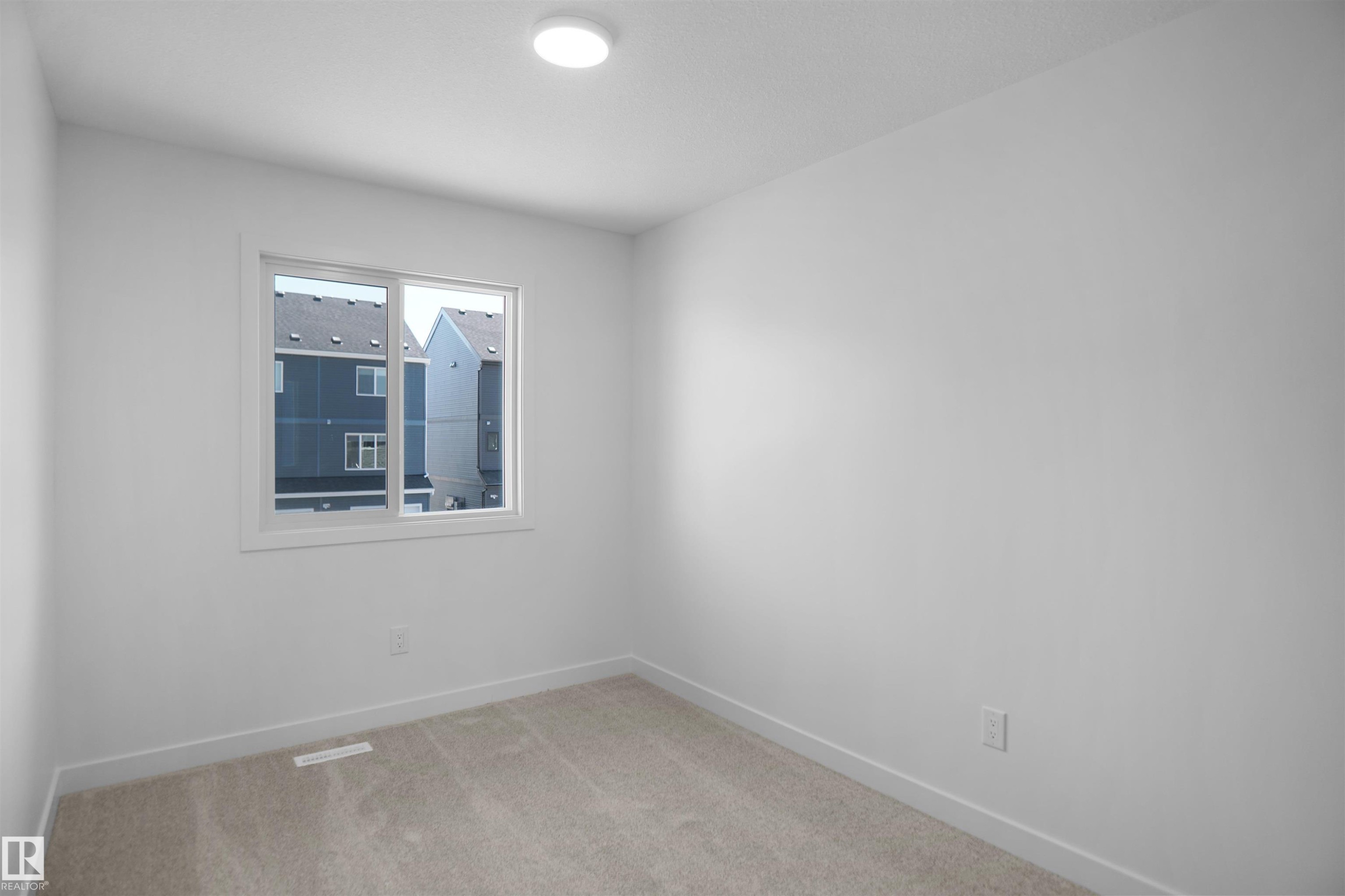 19451 22 Avenue, Edmonton, AB - Indoor Photo Showing Other Room