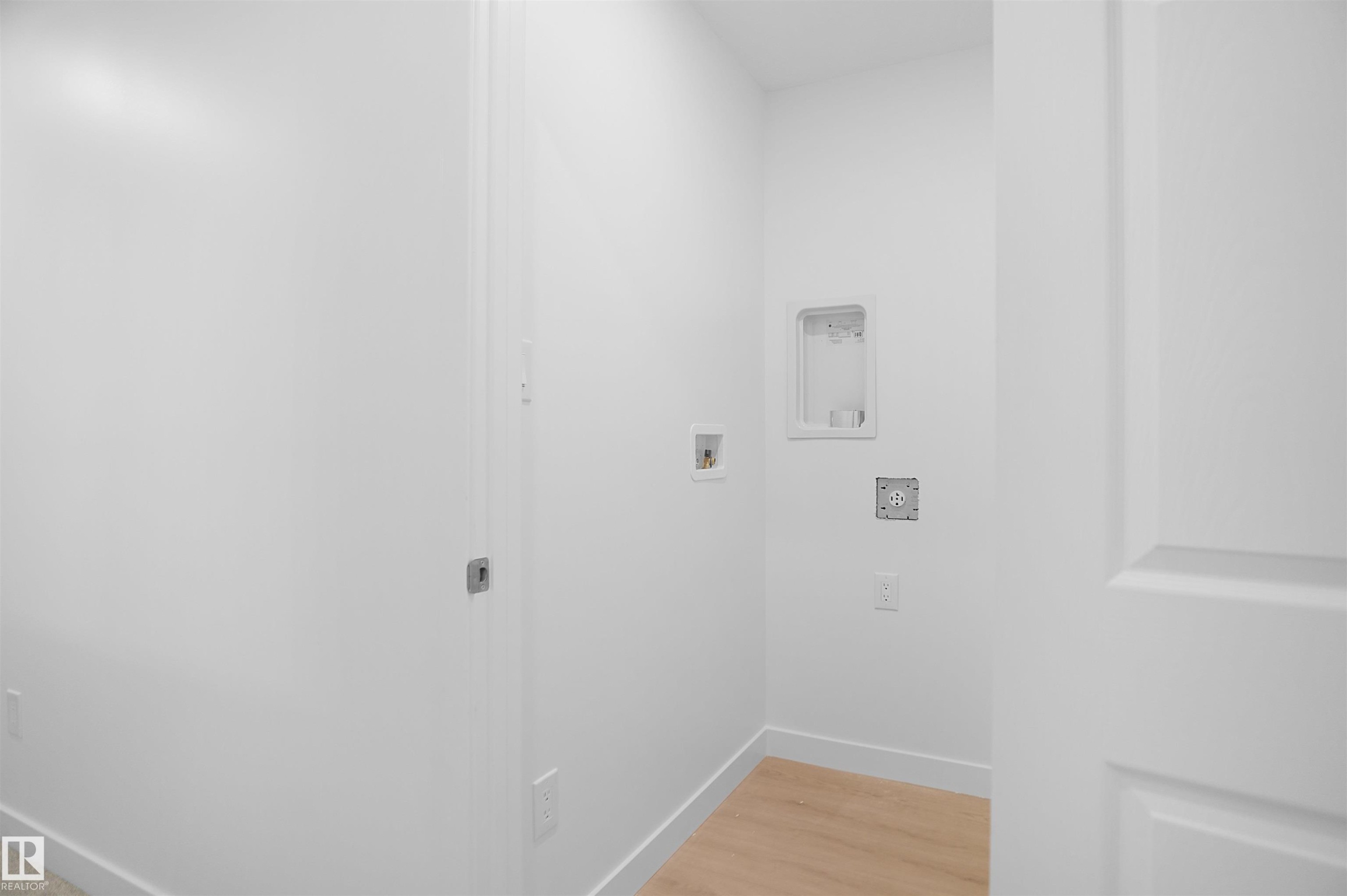 19451 22 Avenue, Edmonton, AB - Indoor Photo Showing Other Room