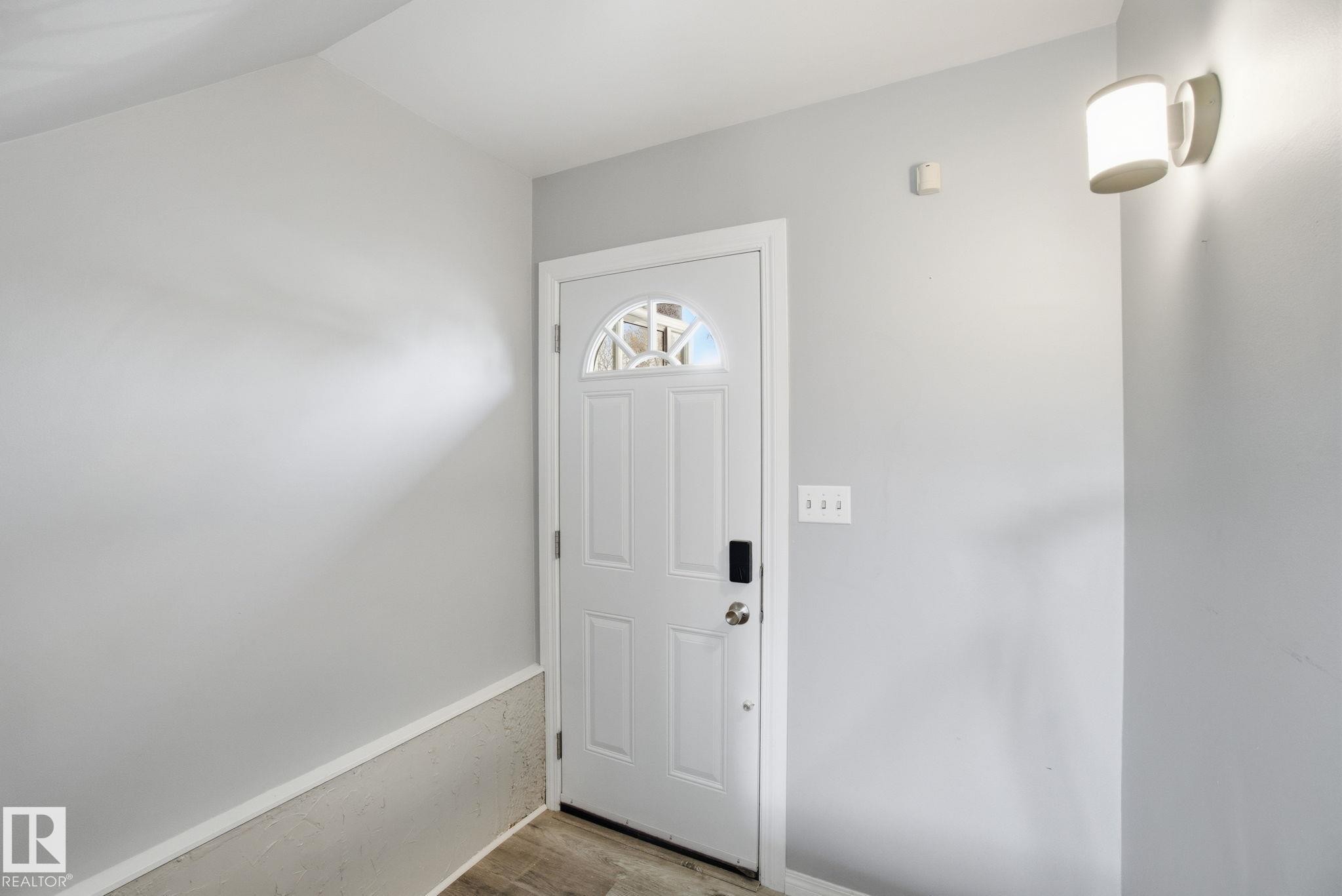 8117 132A Avenue, Edmonton, AB - Indoor Photo Showing Other Room