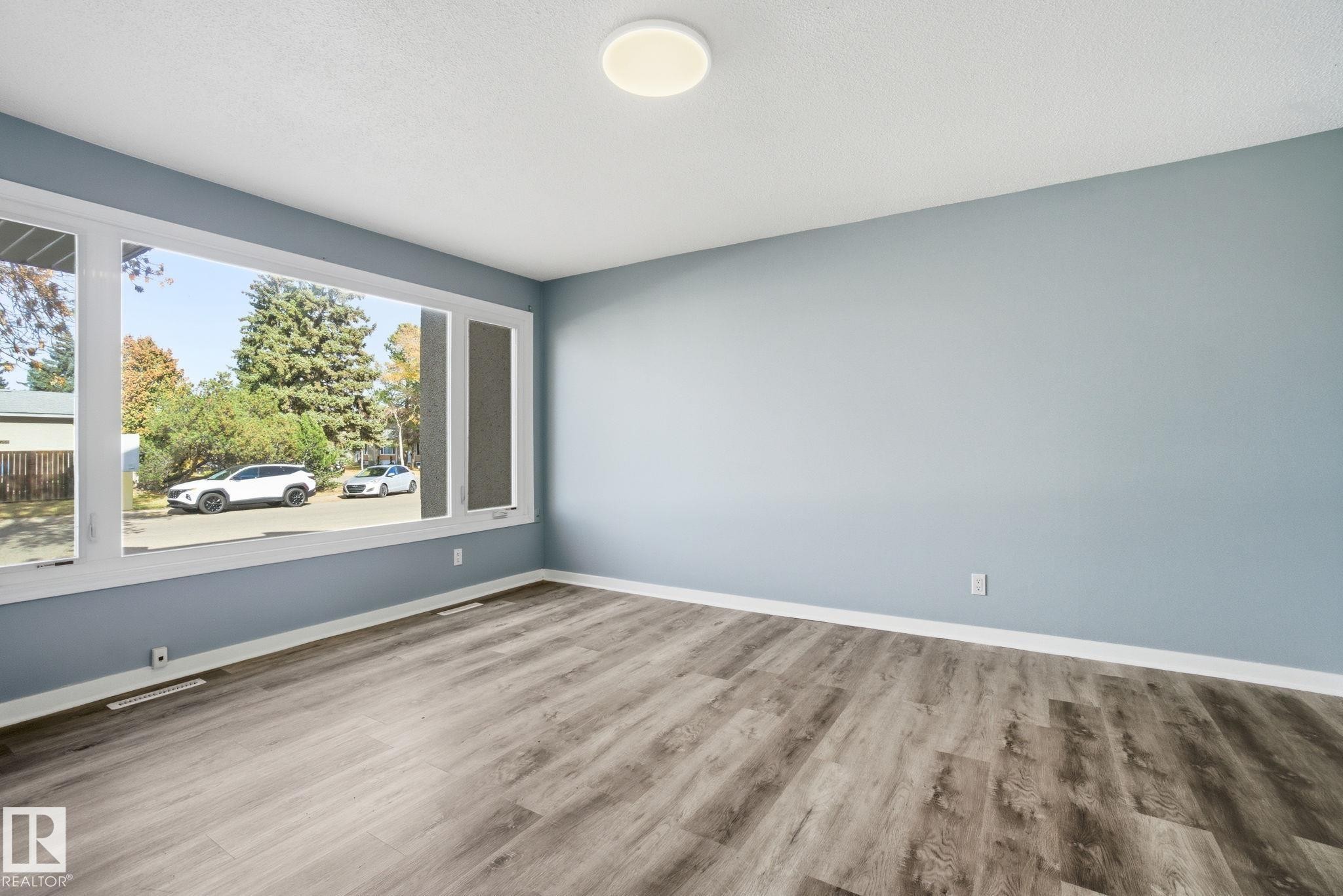 8117 132A Avenue, Edmonton, AB - Indoor Photo Showing Other Room