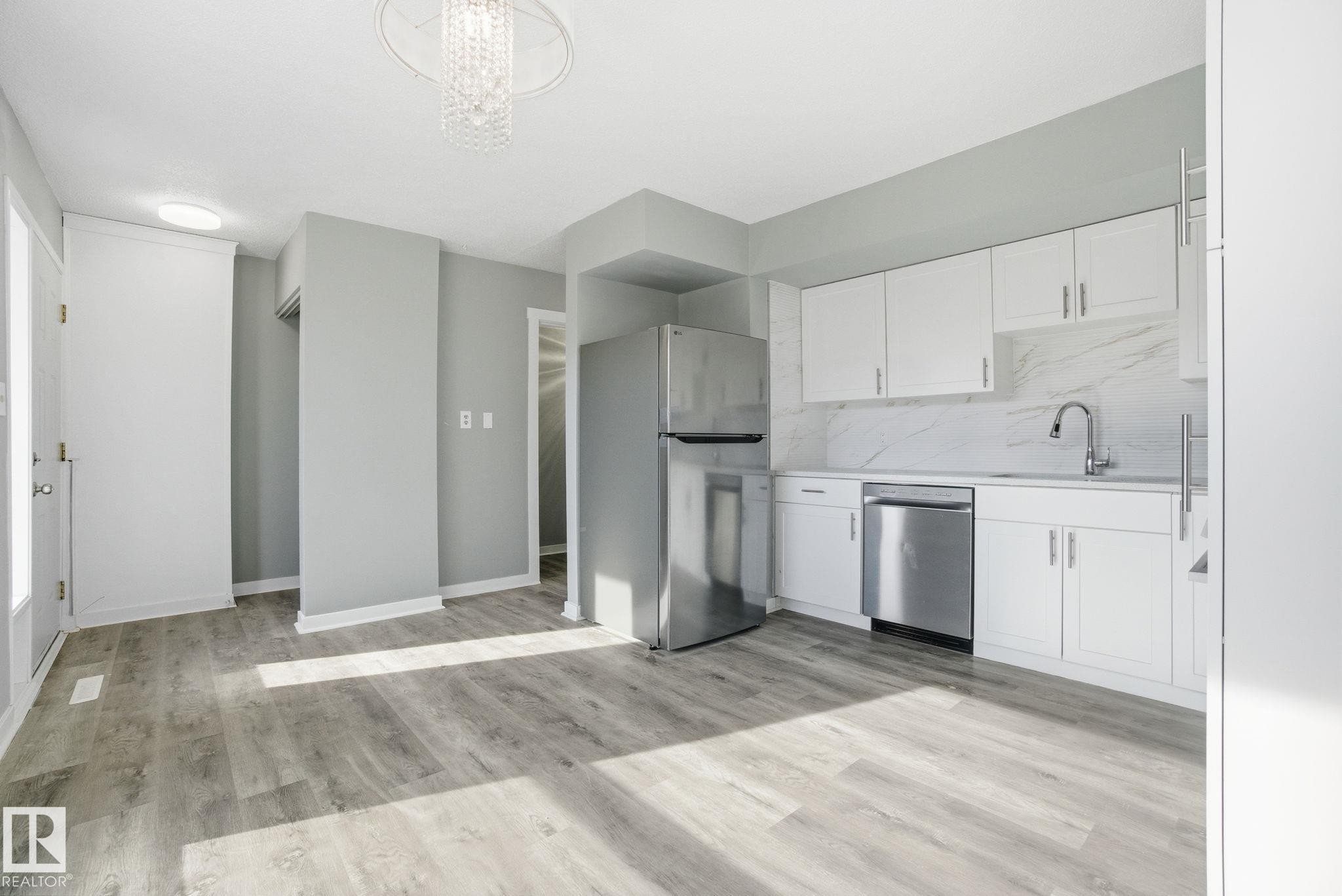 8117 132A Avenue, Edmonton, AB - Indoor Photo Showing Kitchen