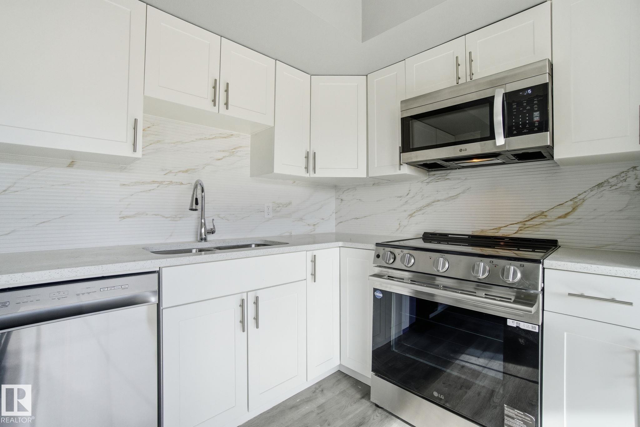 8117 132A Avenue, Edmonton, AB - Indoor Photo Showing Kitchen With Stainless Steel Kitchen With Double Sink With Upgraded Kitchen