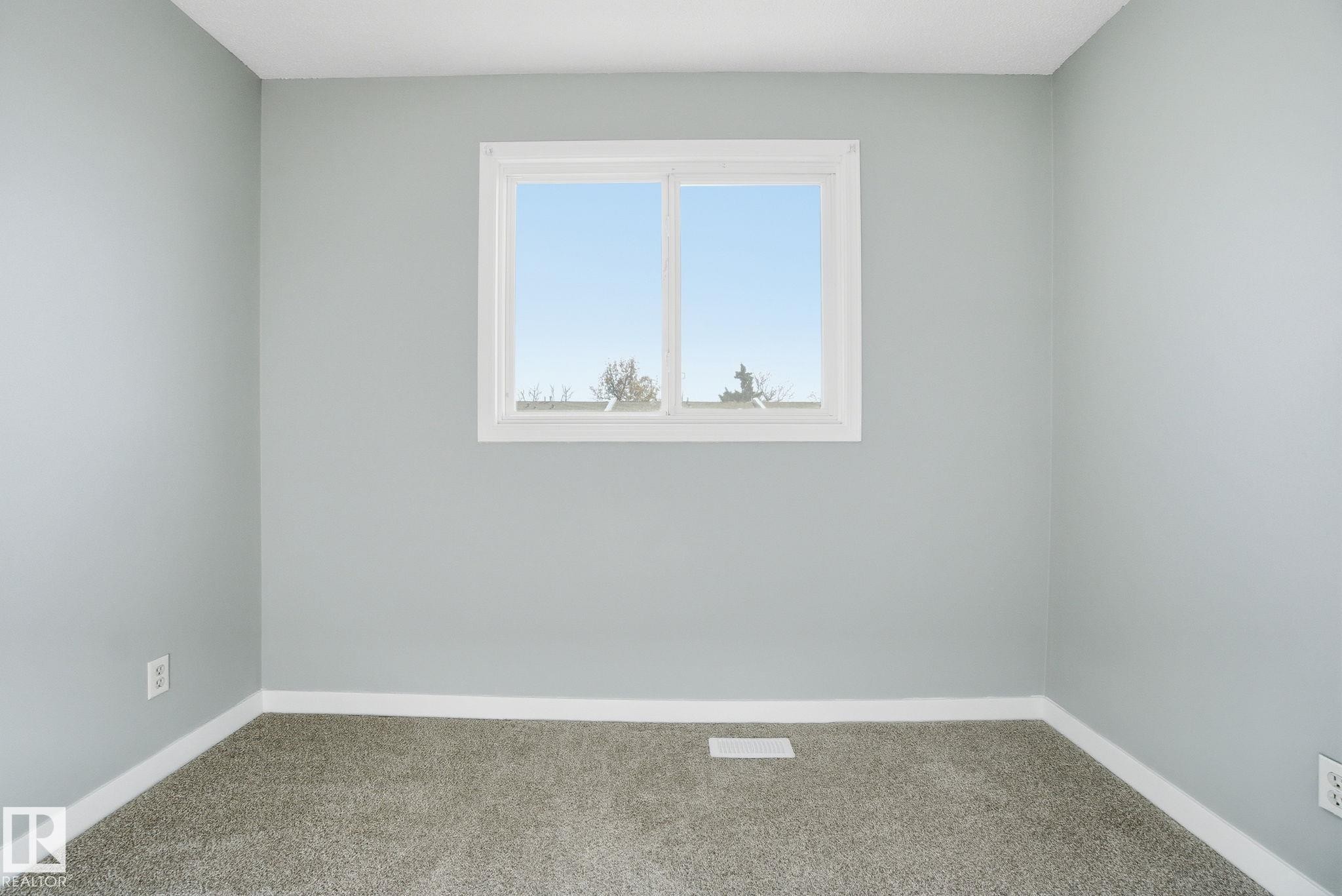 8117 132A Avenue, Edmonton, AB - Indoor Photo Showing Other Room