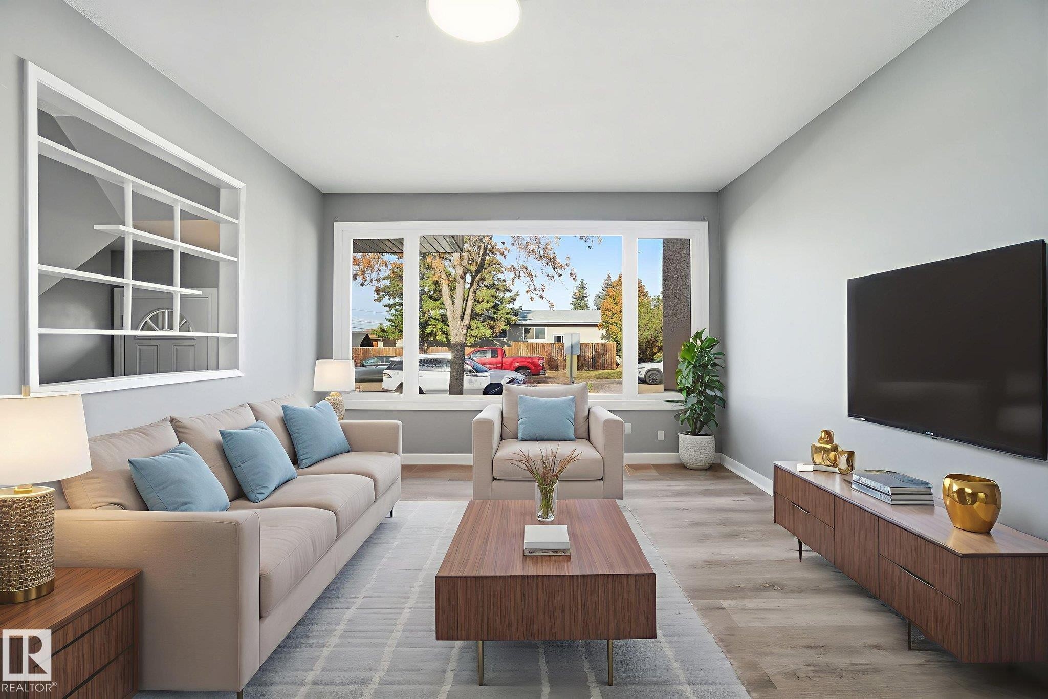 8117 132A Avenue, Edmonton, AB - Indoor Photo Showing Living Room