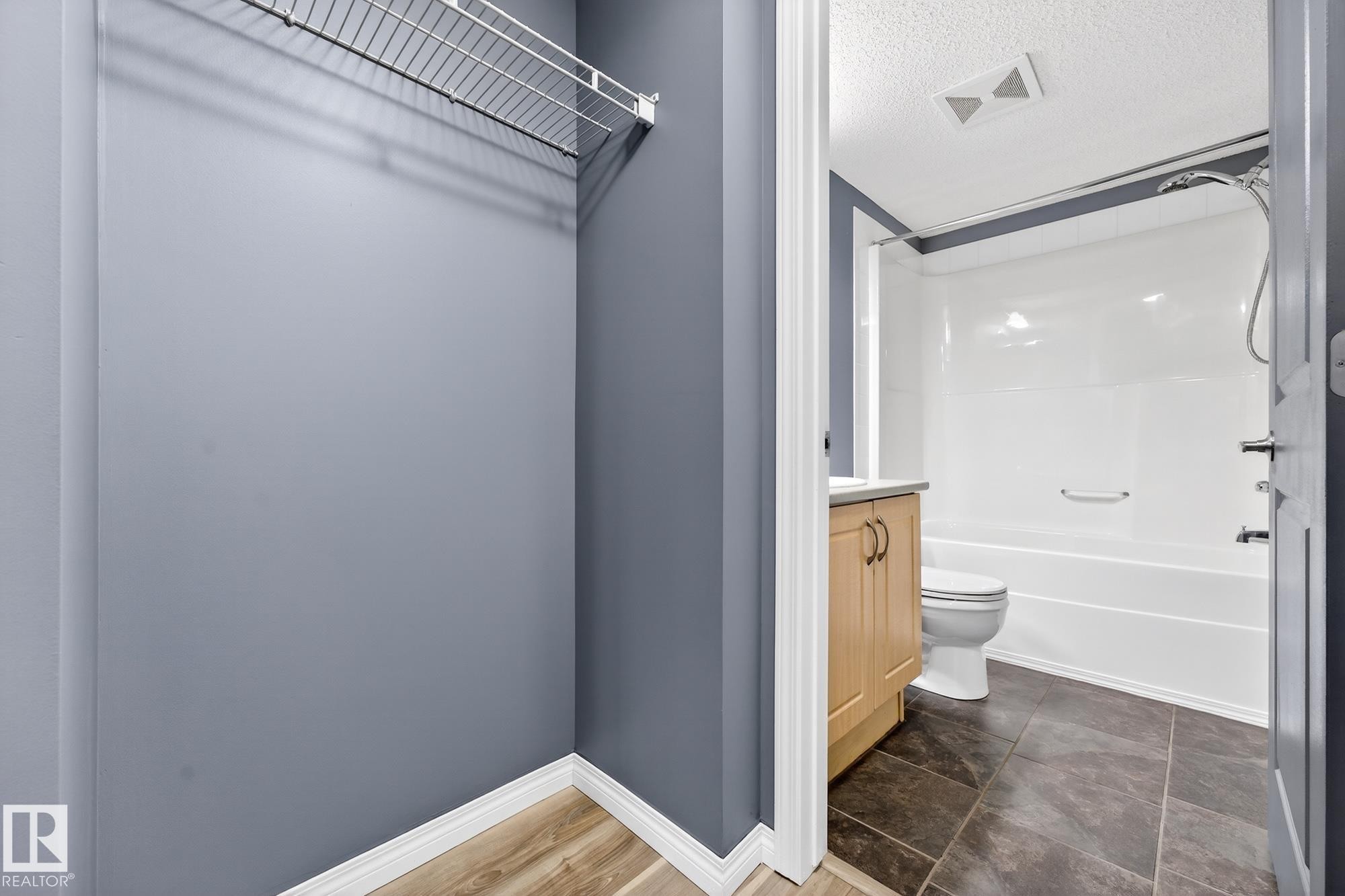 102 11445 Ellerslie Road Sw, Edmonton, AB - Indoor Photo Showing Bathroom