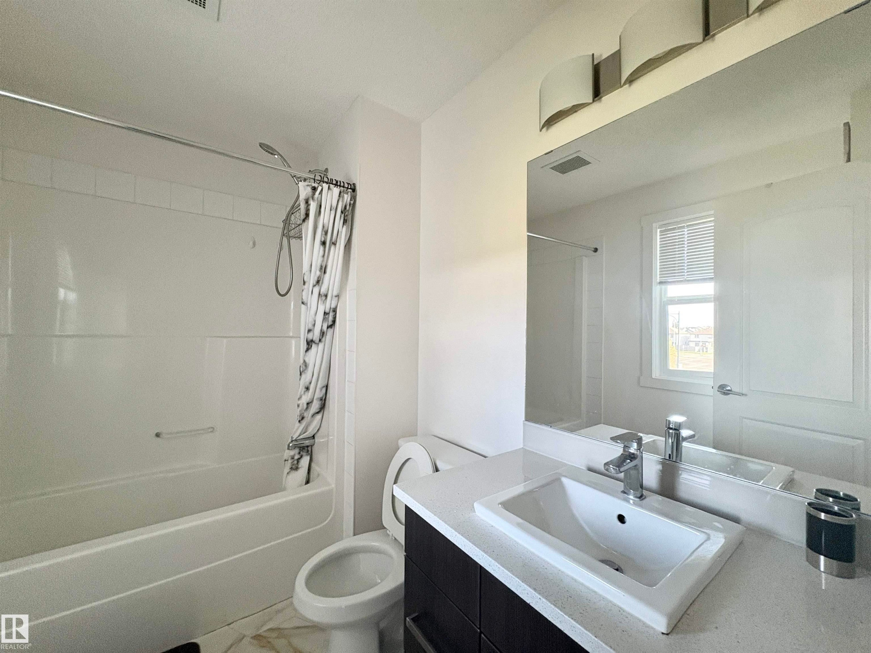 312 667 Watt Boulevard, Edmonton, AB - Indoor Photo Showing Bathroom