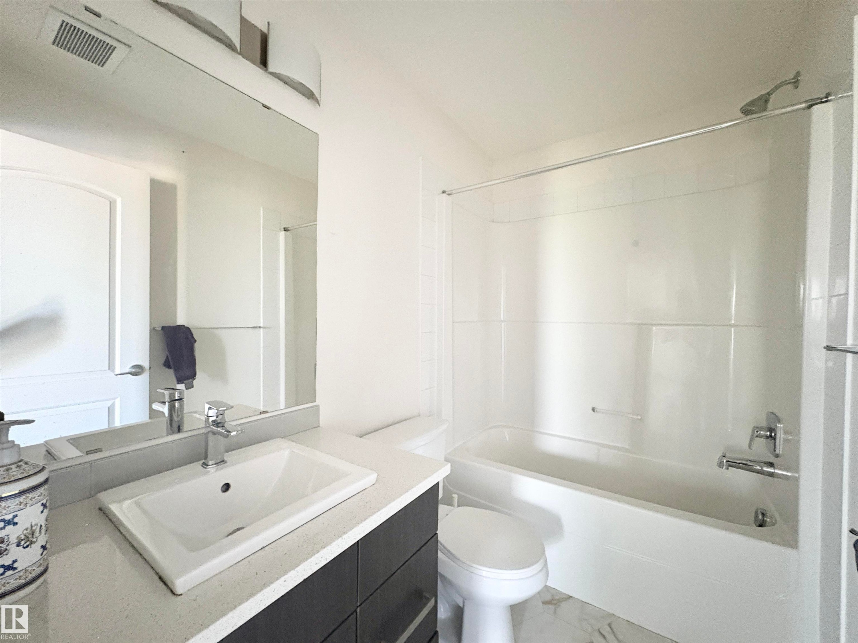 312 667 Watt Boulevard, Edmonton, AB - Indoor Photo Showing Bathroom