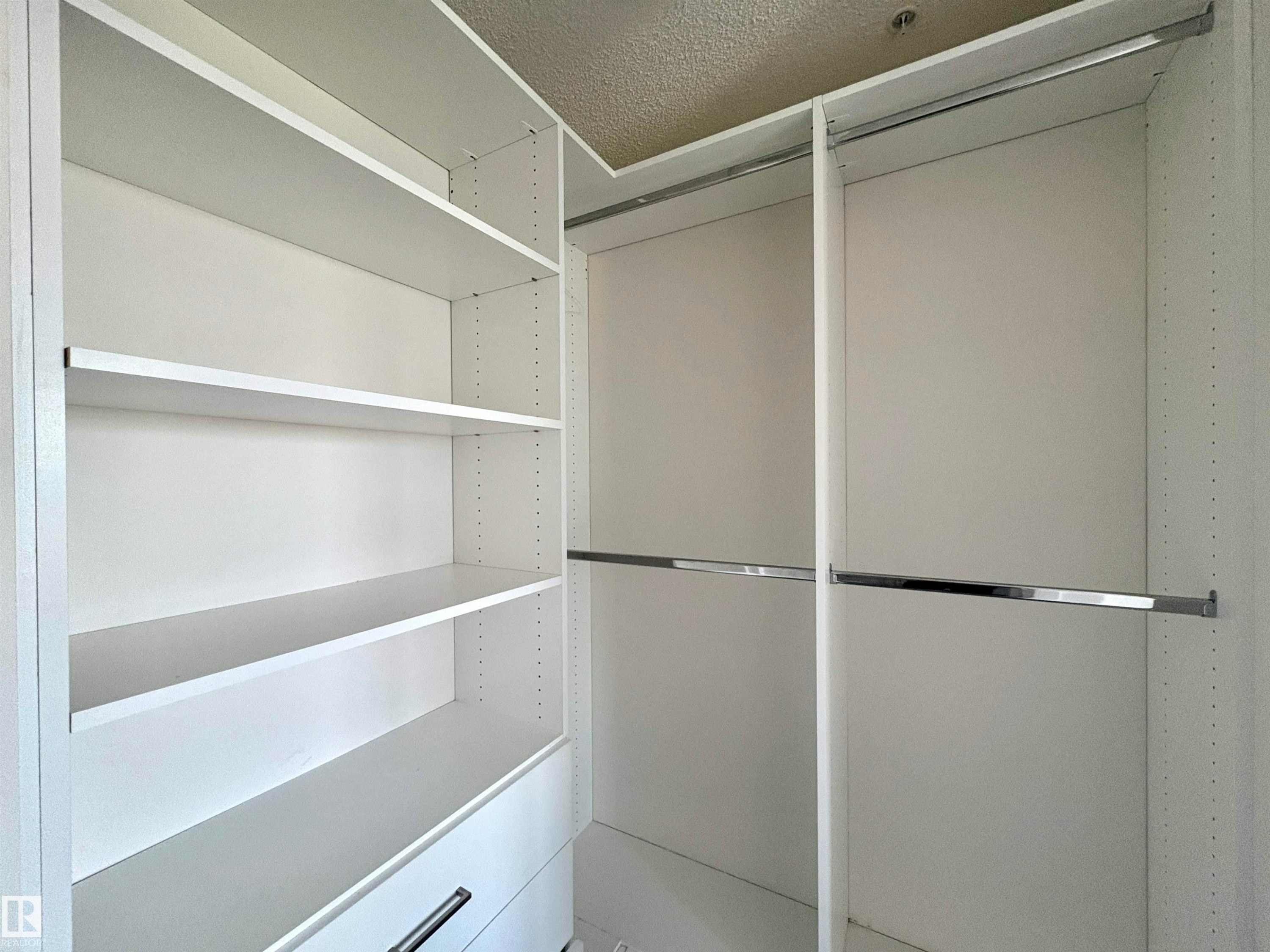 312 667 Watt Boulevard, Edmonton, AB - Indoor With Storage