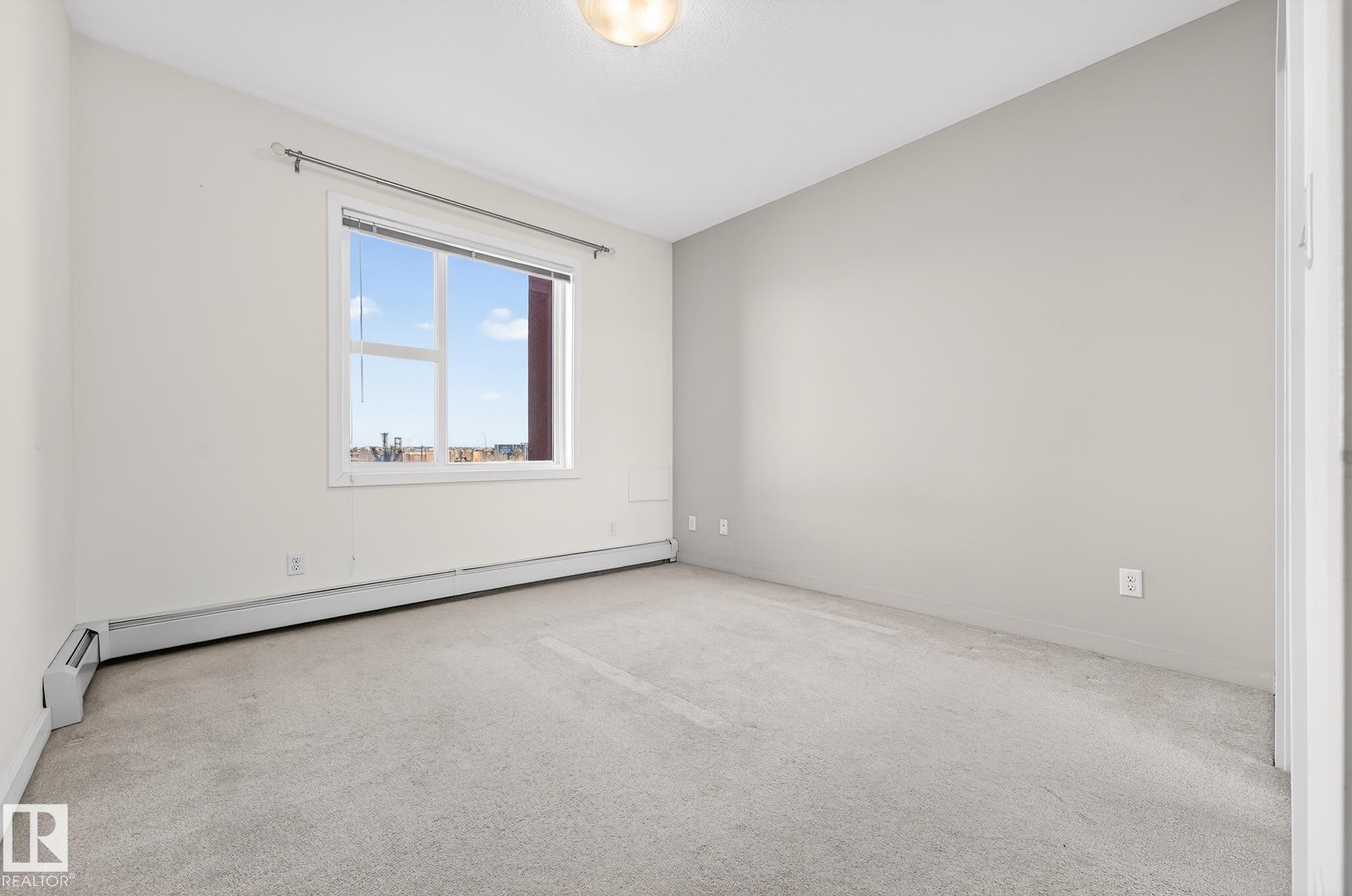 316 304 Ambleside Link, Edmonton, AB - Indoor Photo Showing Other Room