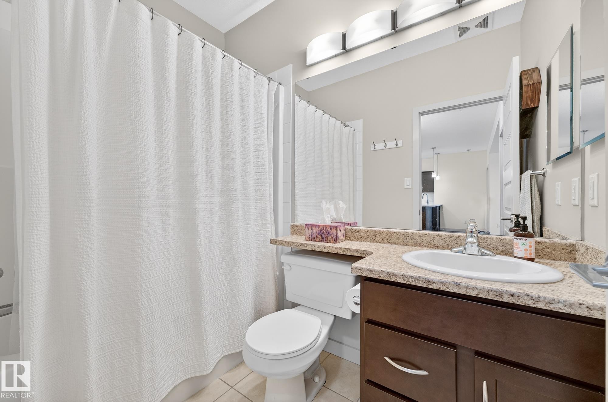 316 304 Ambleside Link, Edmonton, AB - Indoor Photo Showing Bathroom