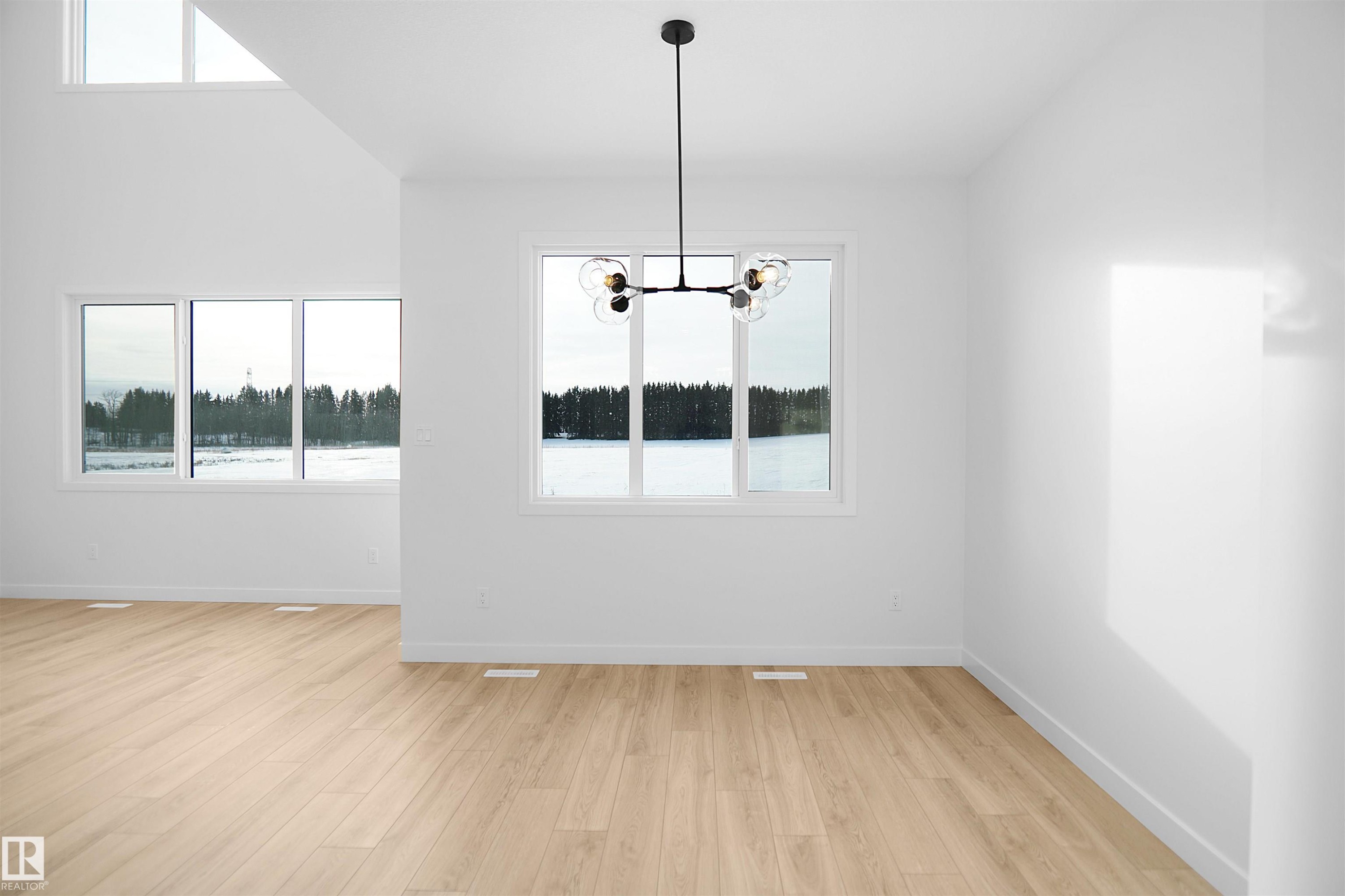 1535 11 Avenue, Edmonton, AB - Indoor Photo Showing Other Room