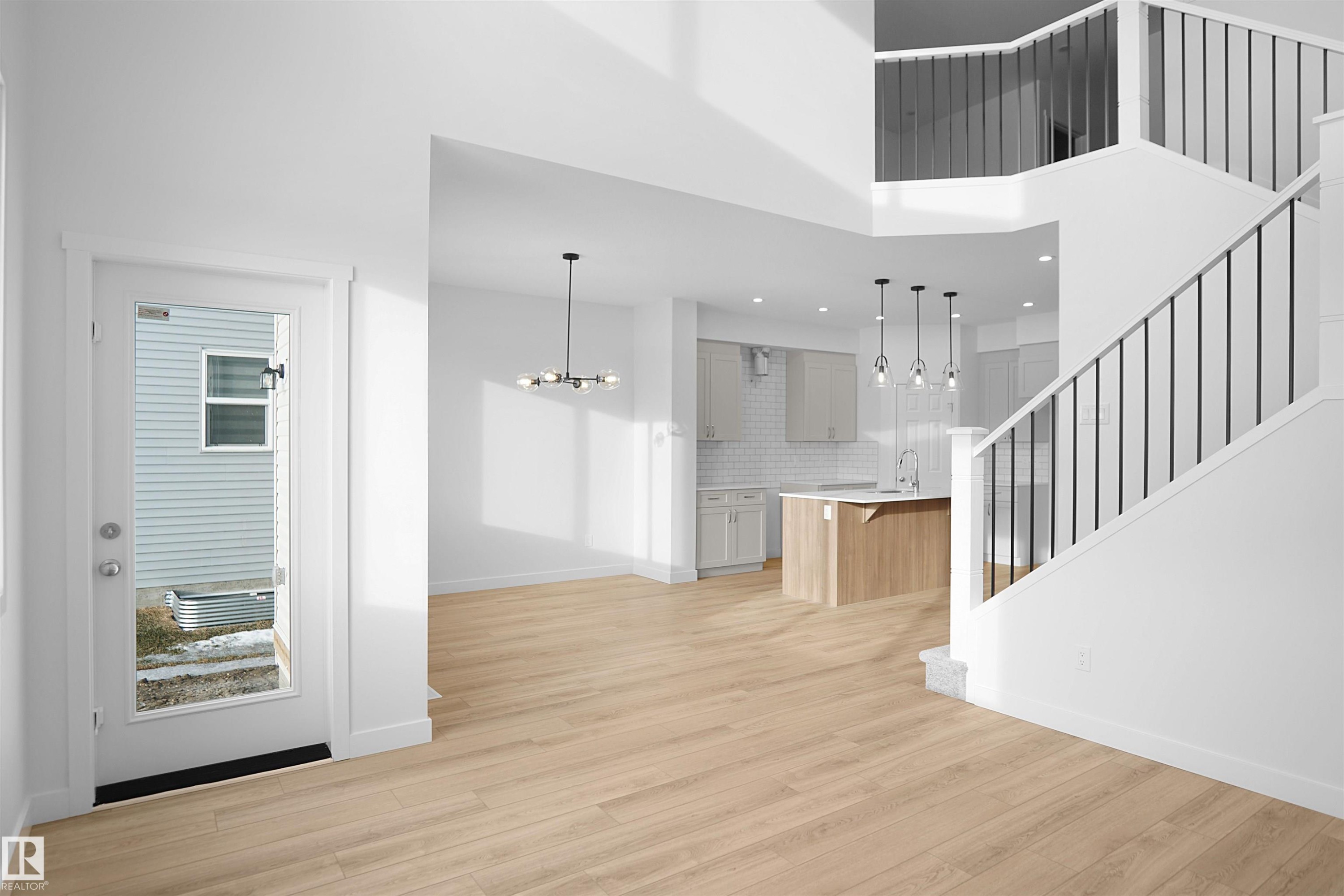 1535 11 Avenue, Edmonton, AB - Indoor Photo Showing Other Room