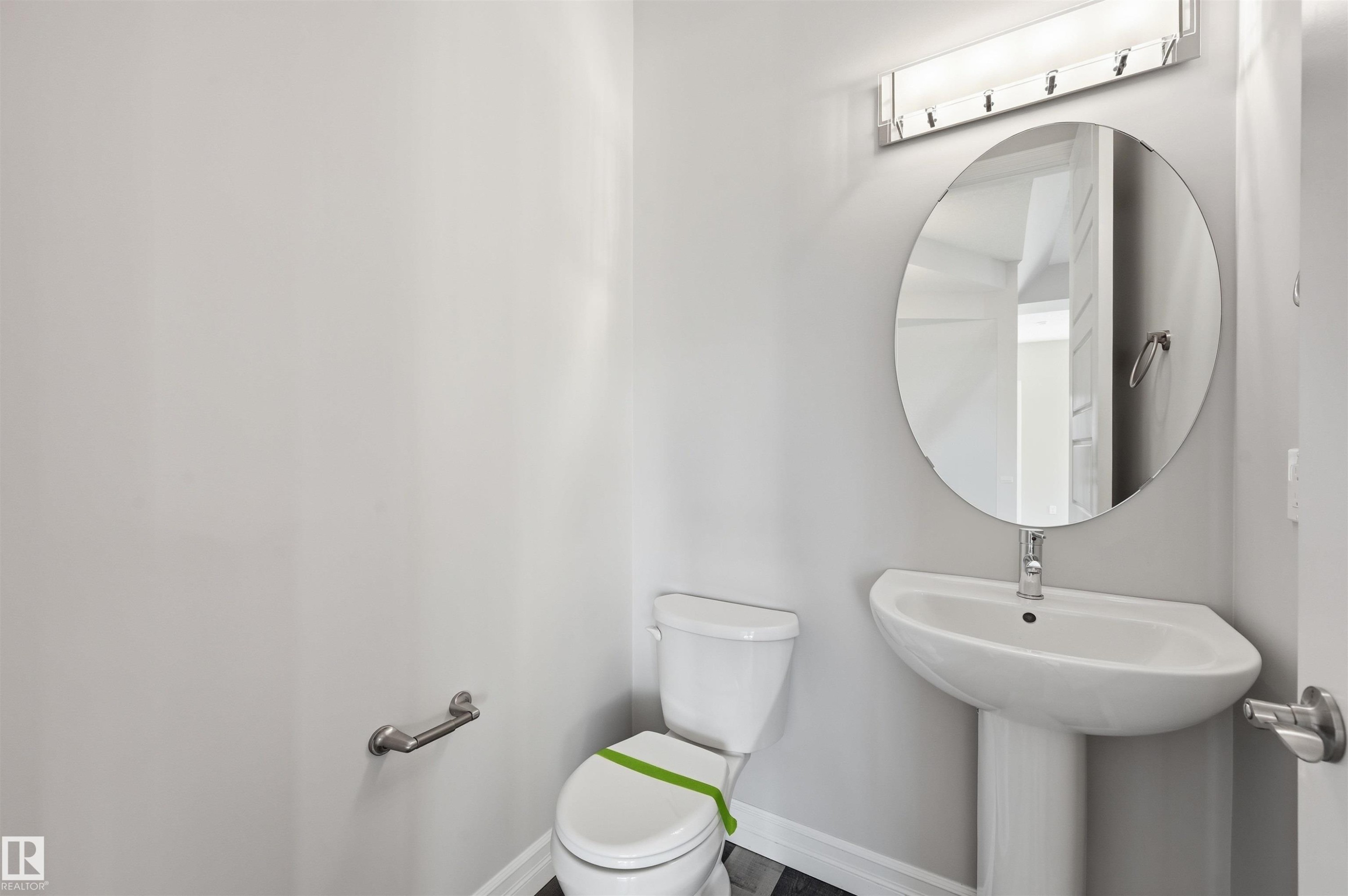 10 804 Welsh Drive, Edmonton, AB - Indoor Photo Showing Bathroom