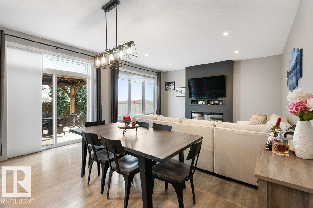 20008 18 Avenue, Edmonton, AB - Indoor Photo Showing Dining Room