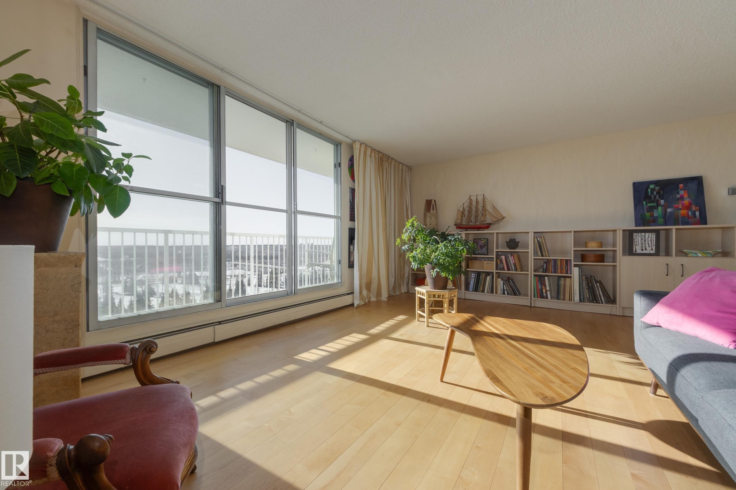 306 12121 Jasper Avenue, Edmonton, AB - Indoor