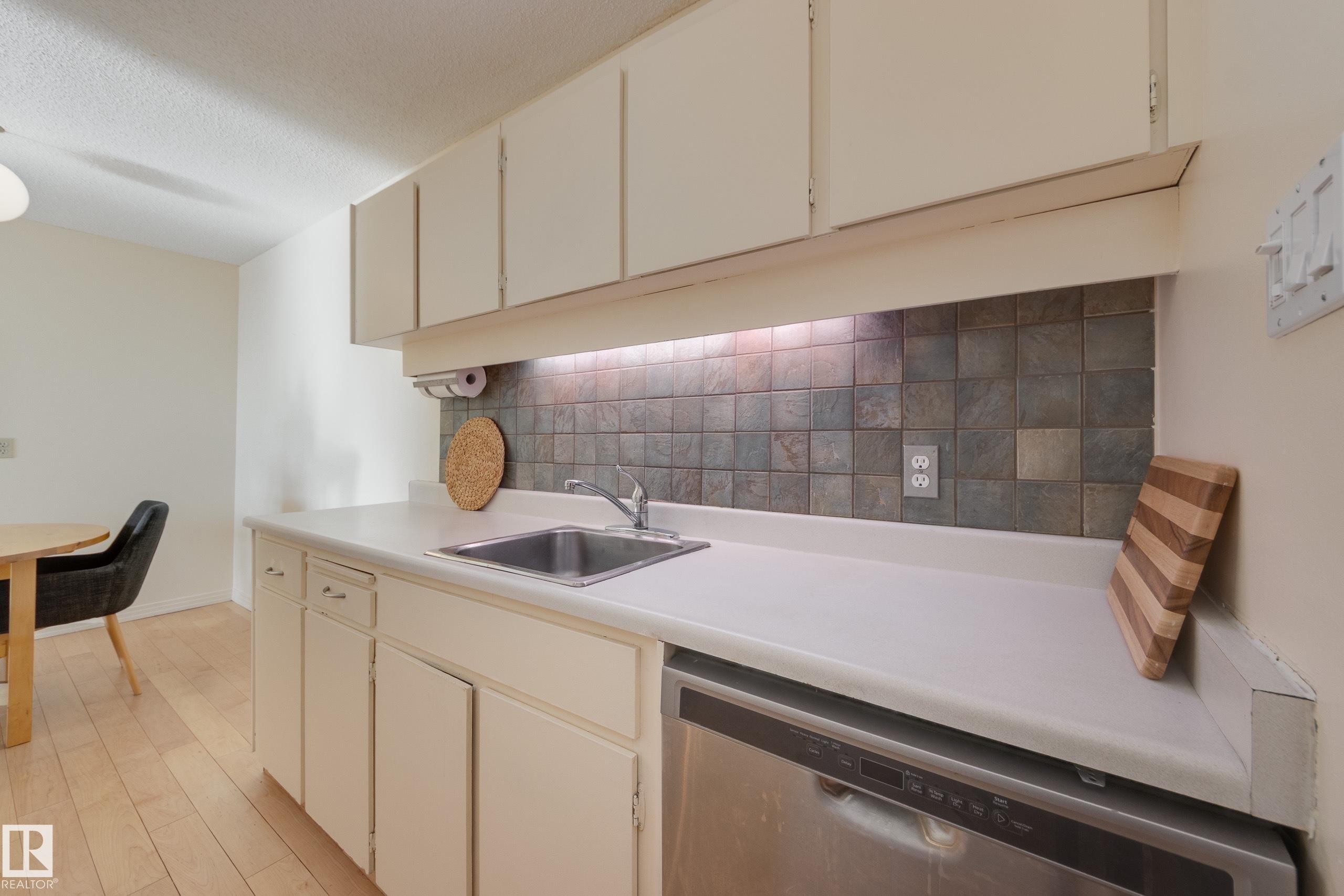 306 12121 Jasper Avenue, Edmonton, AB - Indoor Photo Showing Kitchen
