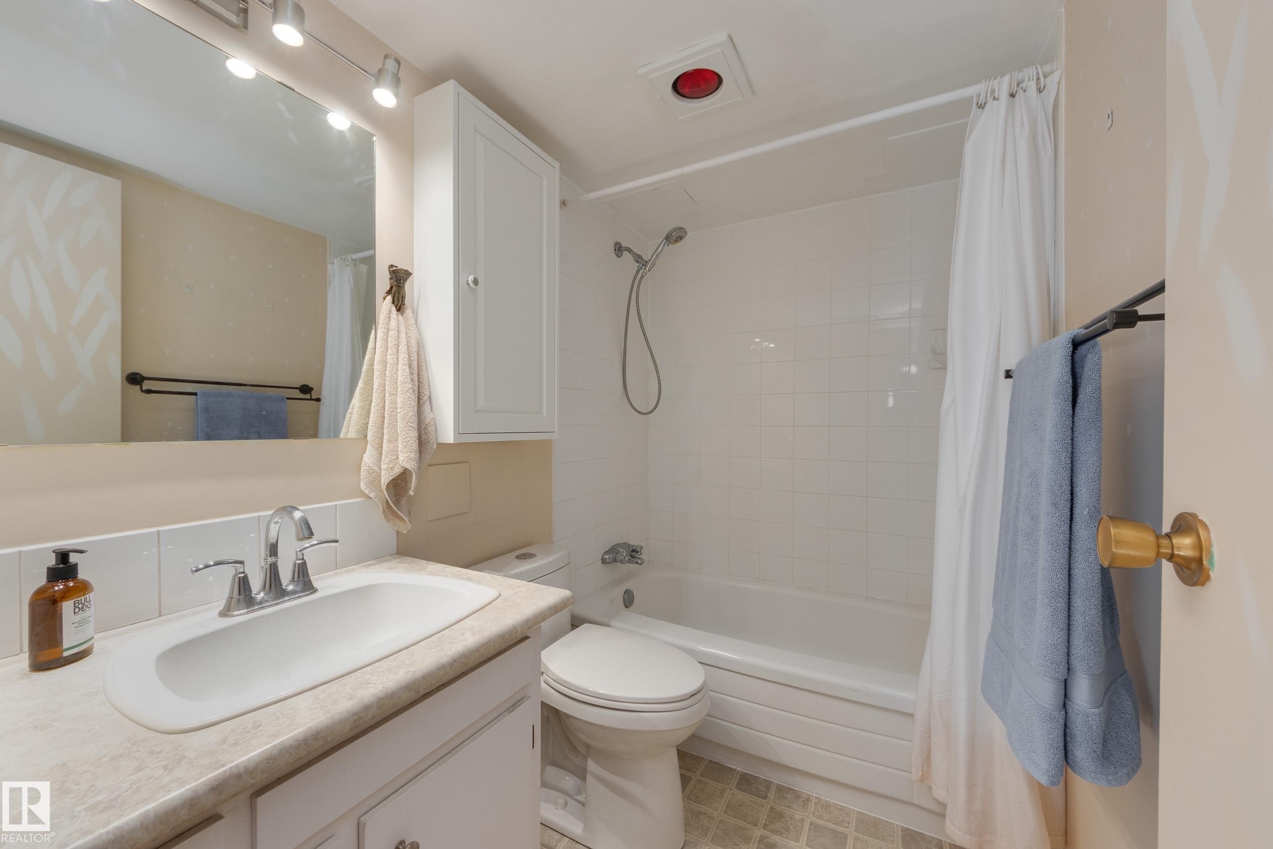 306 12121 Jasper Avenue, Edmonton, AB - Indoor Photo Showing Bathroom