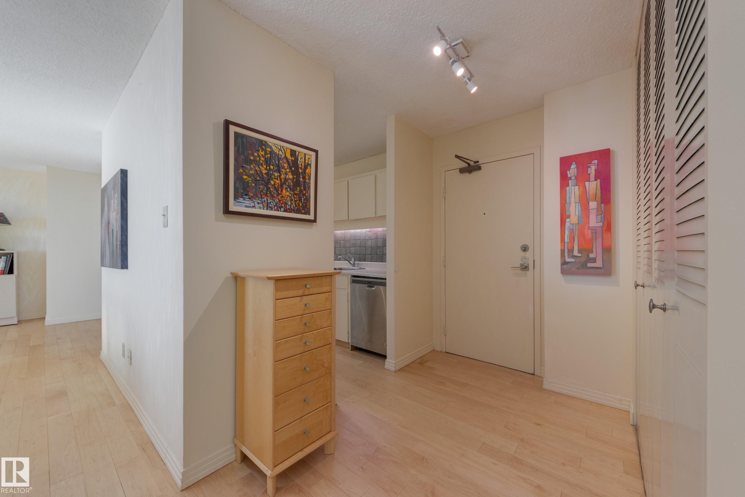 306 12121 Jasper Avenue, Edmonton, AB - Indoor