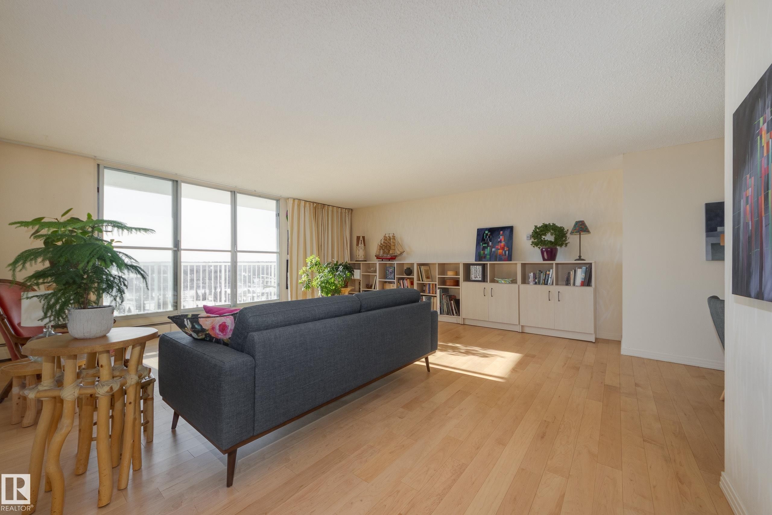 306 12121 Jasper Avenue, Edmonton, AB - Indoor Photo Showing Living Room