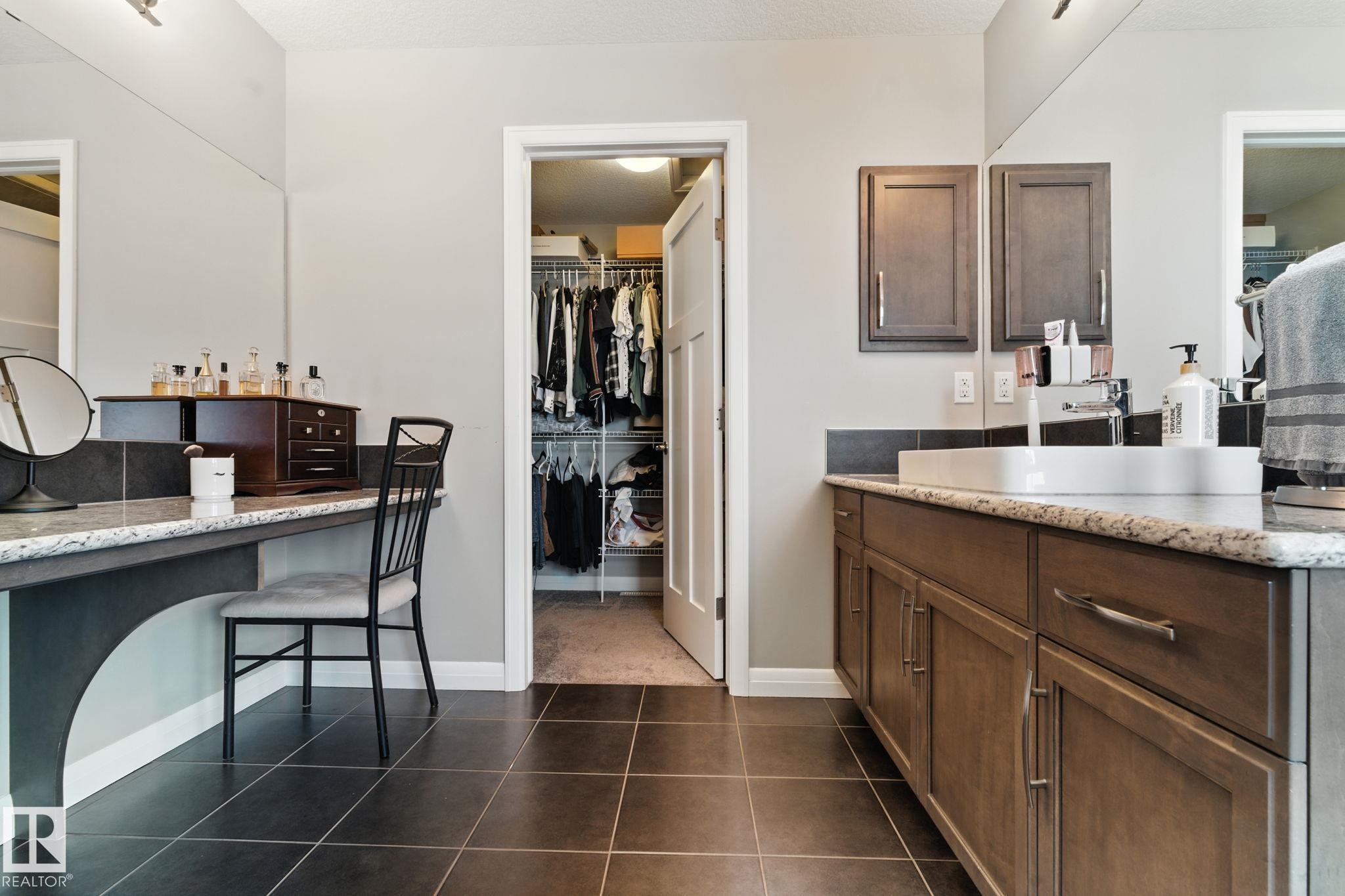 Edmonton, AB - Indoor