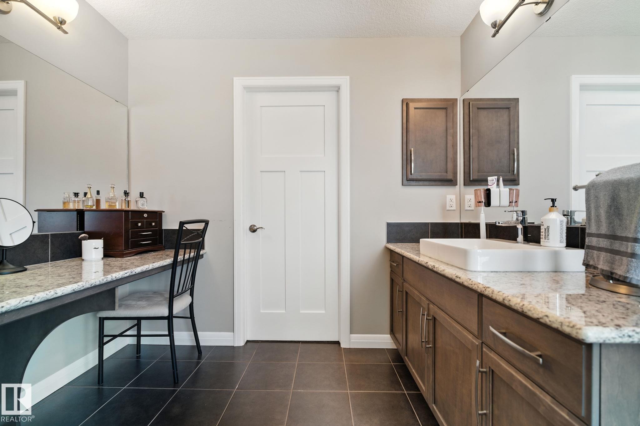 Edmonton, AB - Indoor Photo Showing Bathroom