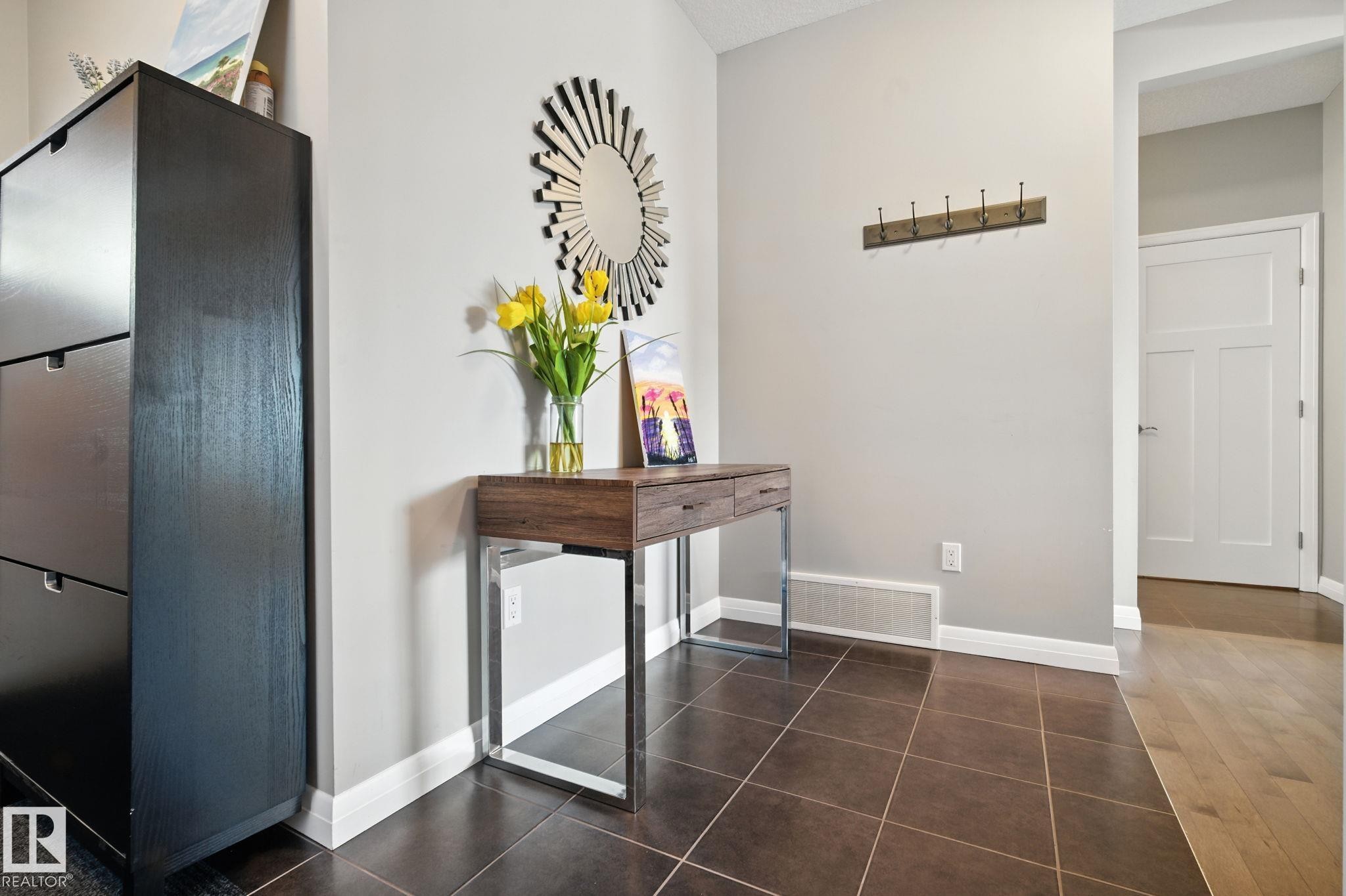 Edmonton, AB - Indoor Photo Showing Other Room