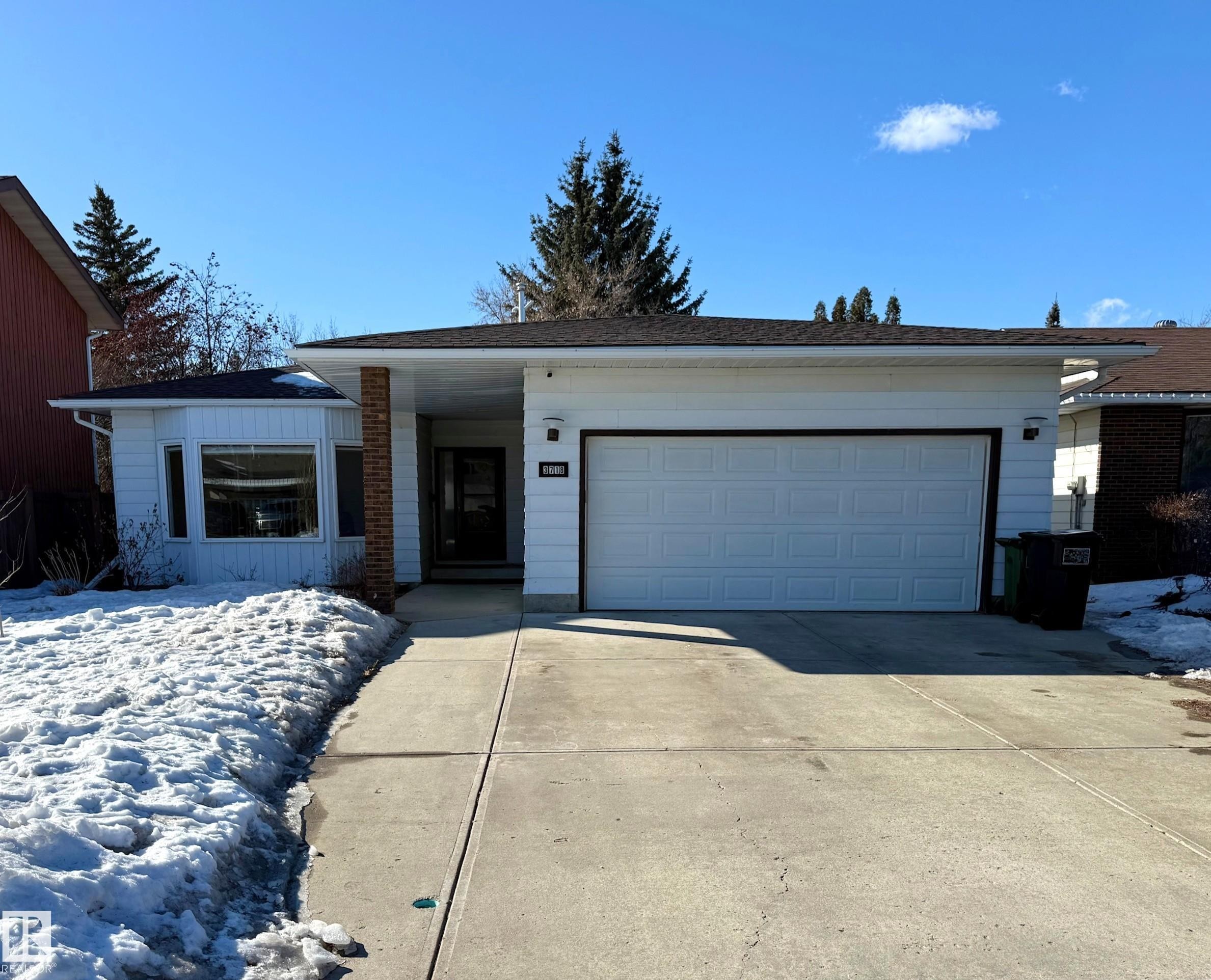 3718 103B Street, Edmonton, AB - Outdoor