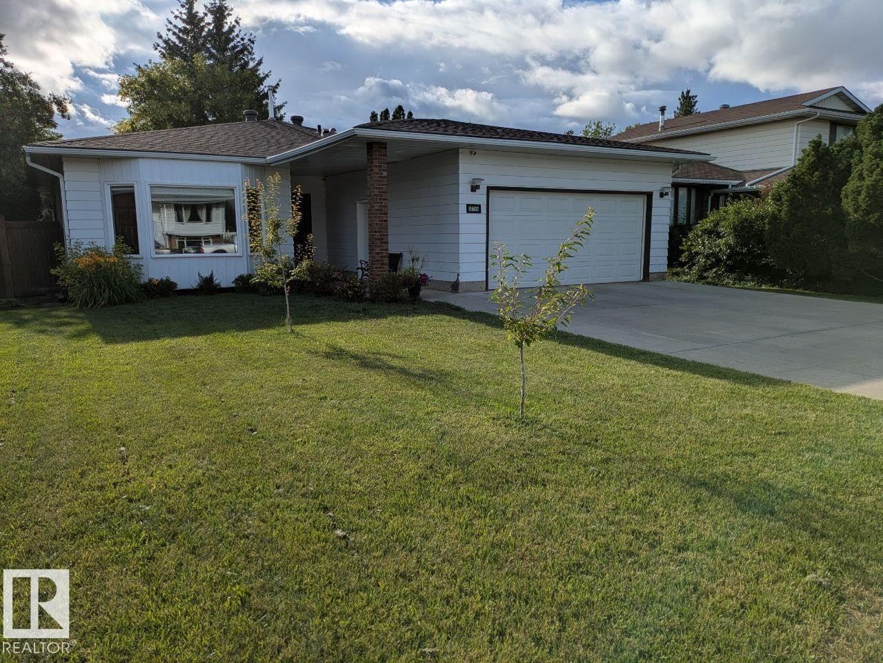 3718 103B Street, Edmonton, AB - Outdoor