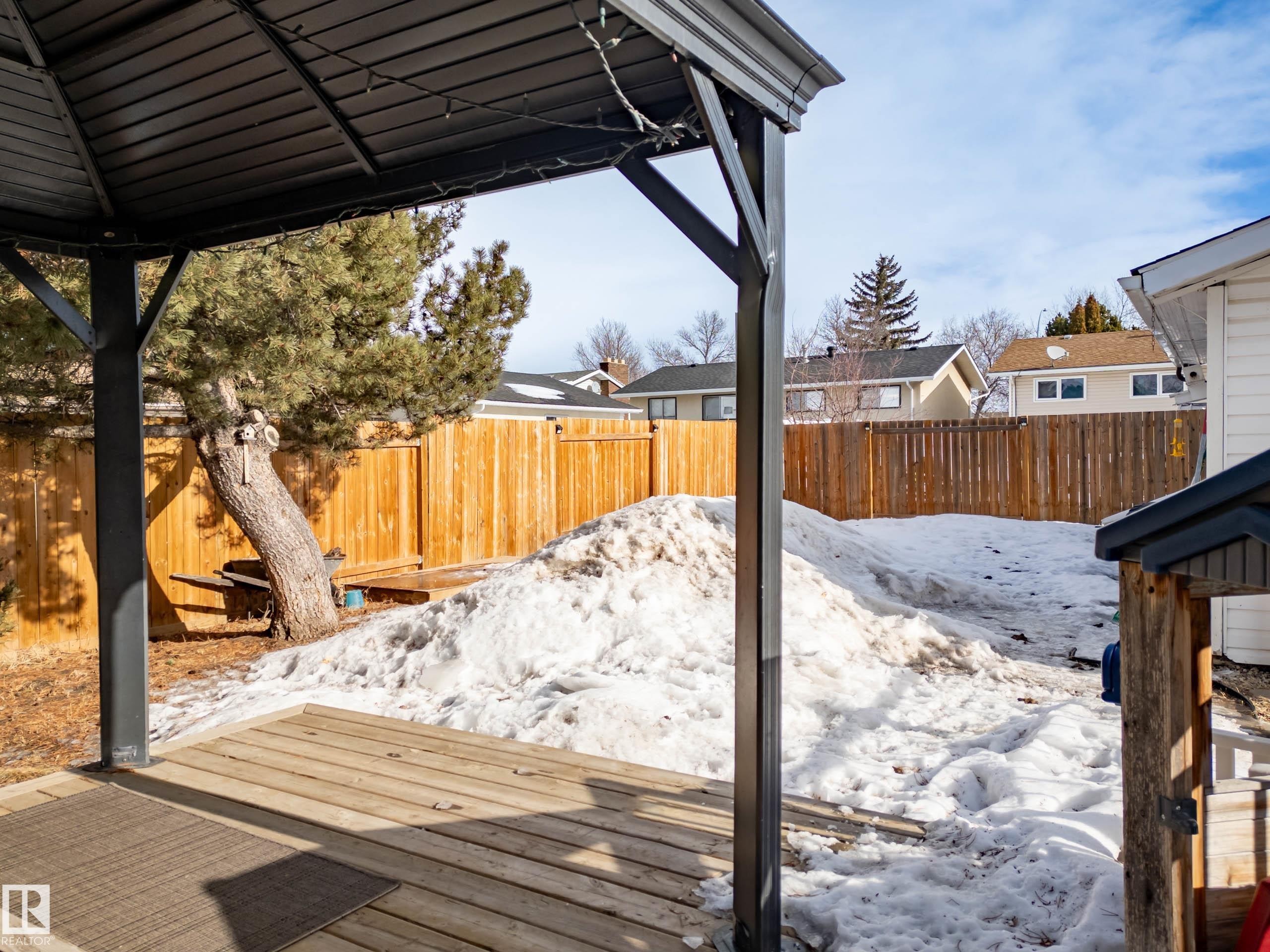 Deck featuring a fenced backyard - 9221 84 Street, Fort Saskatchewan, AB - Outdoor With Deck Patio Veranda With Exterior