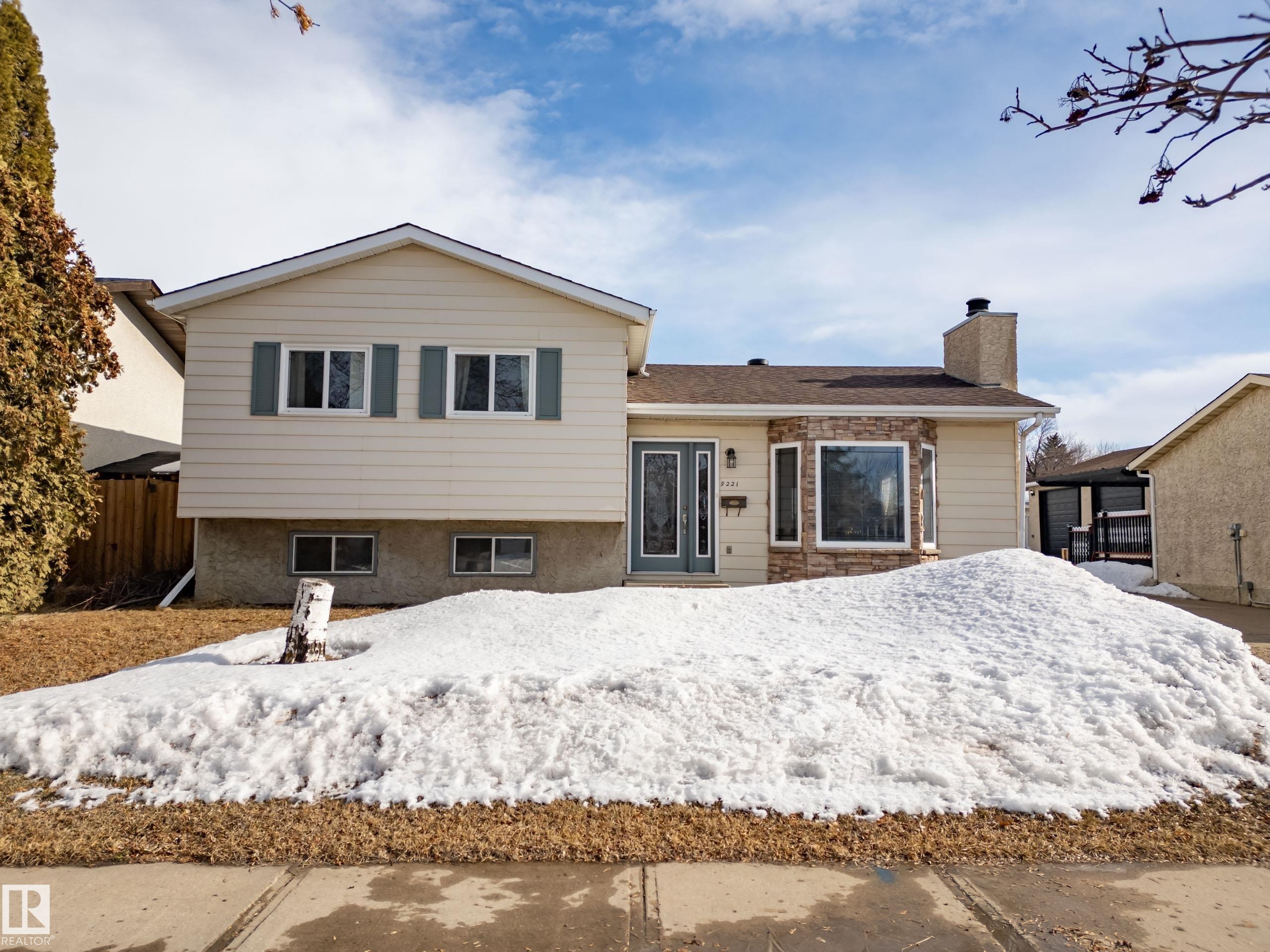 Tri-level home featuring a chimney - 9221 84 Street, Fort Saskatchewan, AB - Outdoor