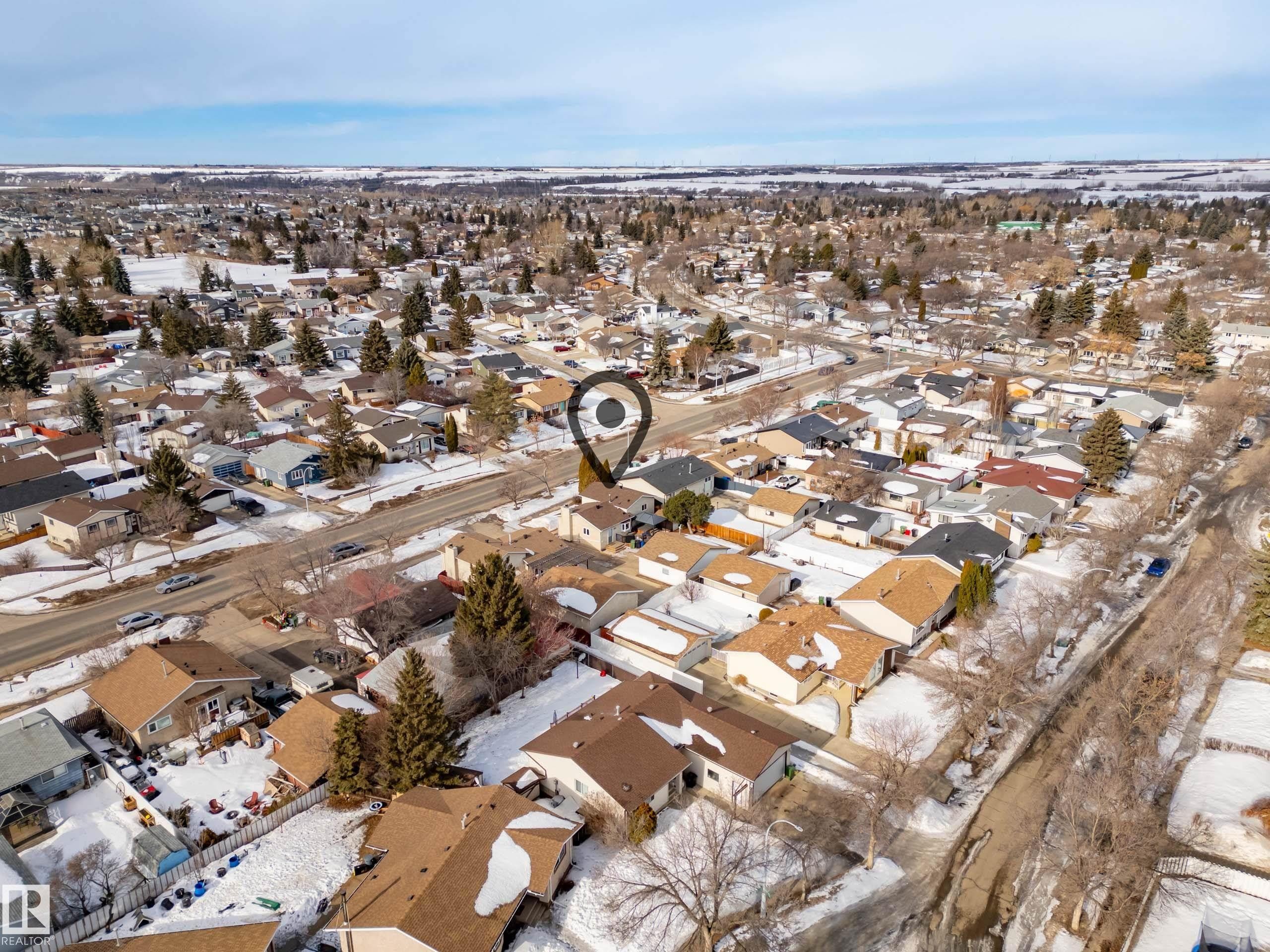 Aerial view of property and surrounding area with nearby suburban area - 9221 84 Street, Fort Saskatchewan, AB - Outdoor With View
