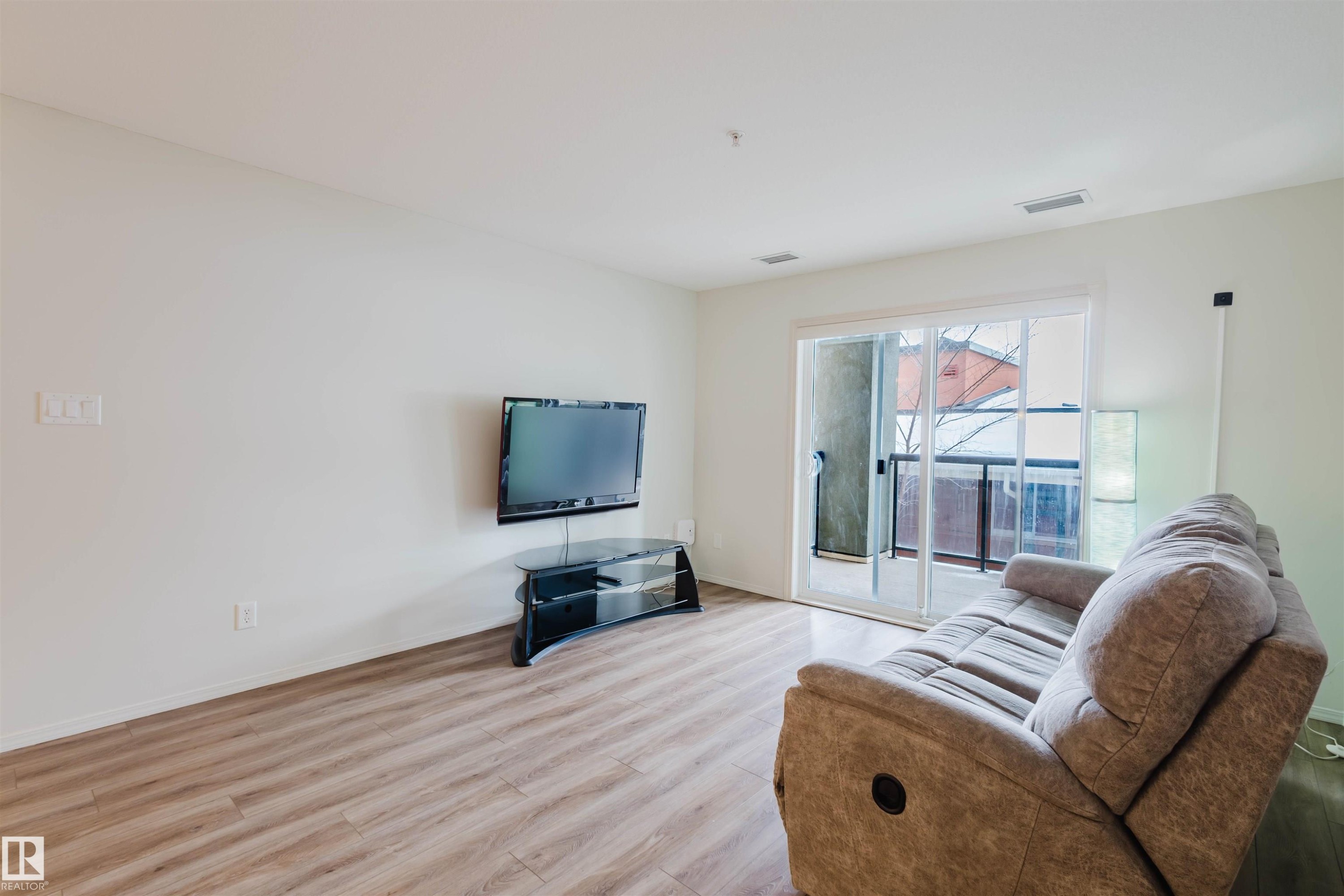 209 7909 71 Street, Edmonton, AB - Indoor Photo Showing Living Room